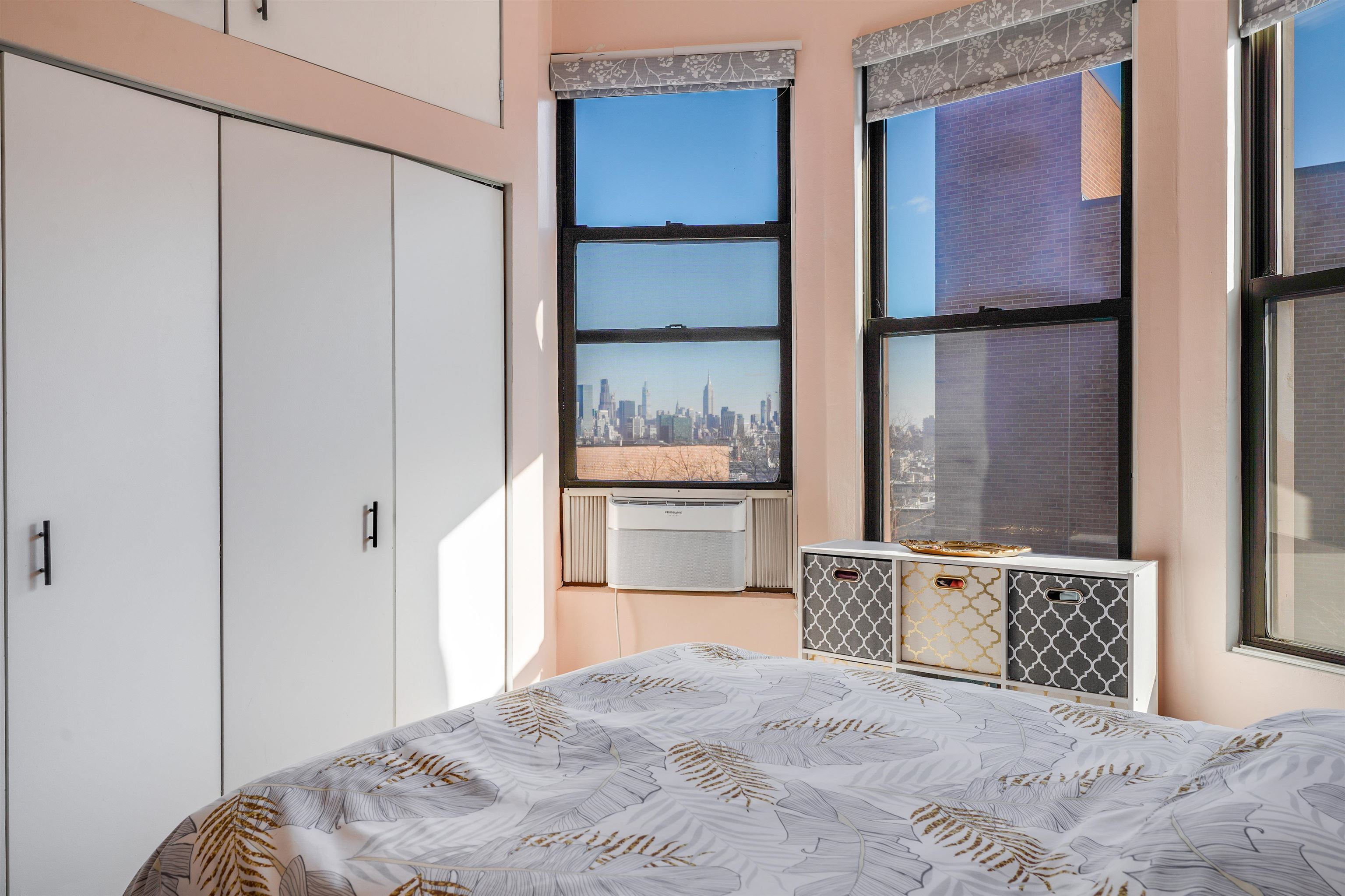 193 OGDEN AVE Unit: 4e