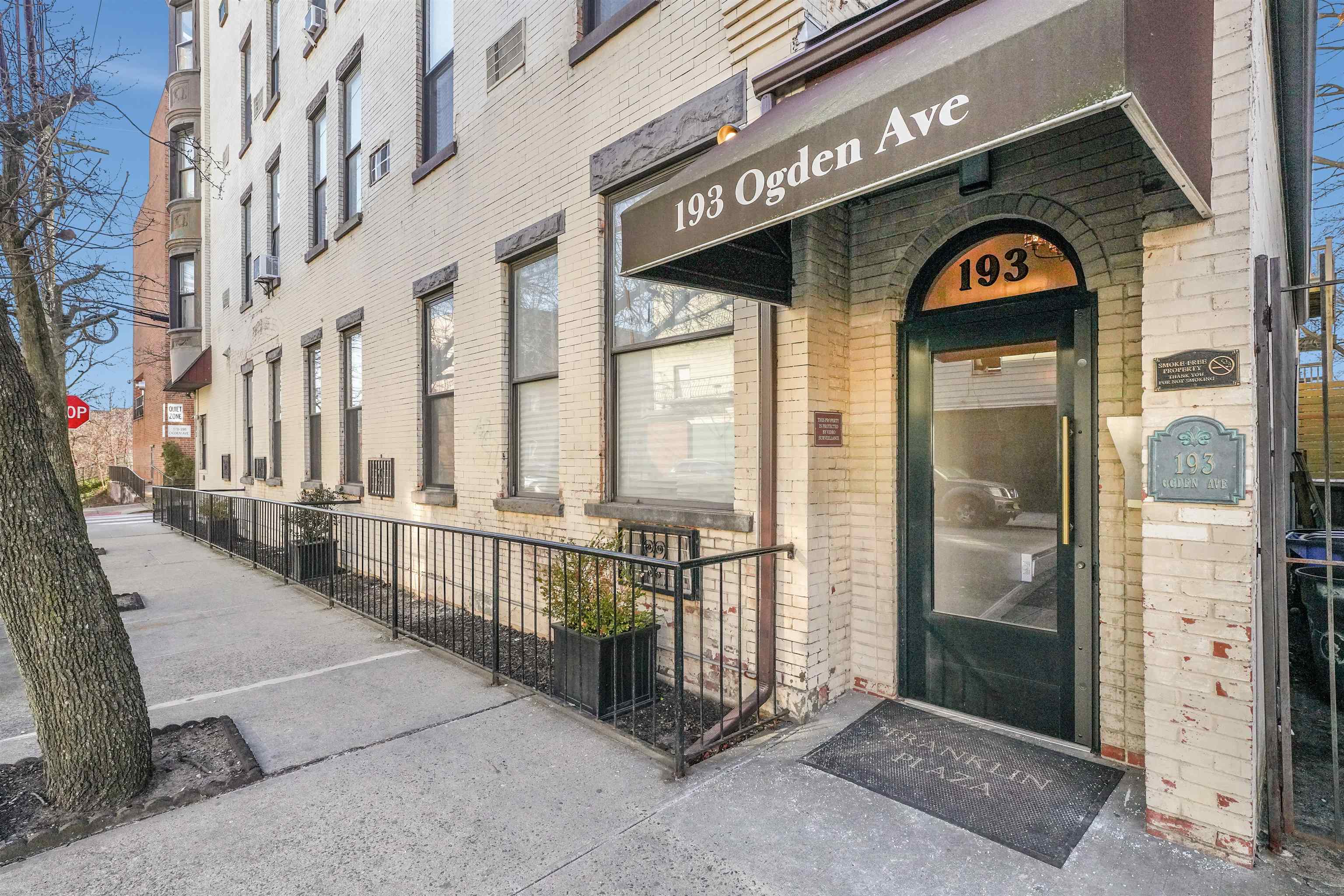 193 OGDEN AVE Unit: 4e