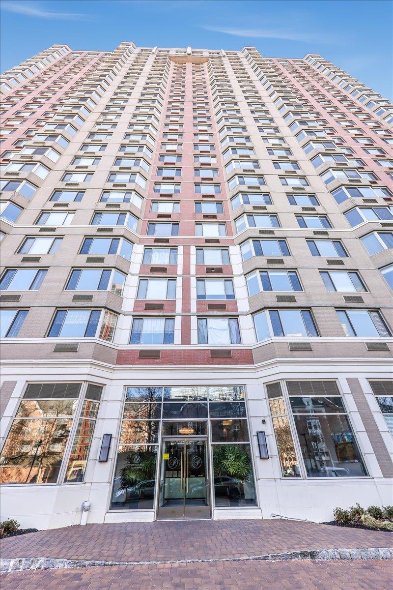 1 2ND ST Unit: 2408