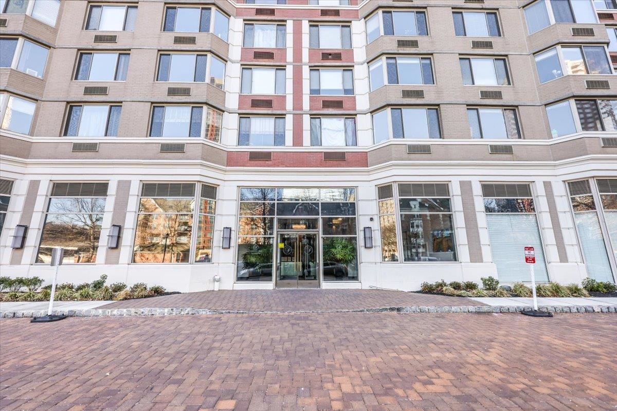 1 2ND ST Unit: 2408