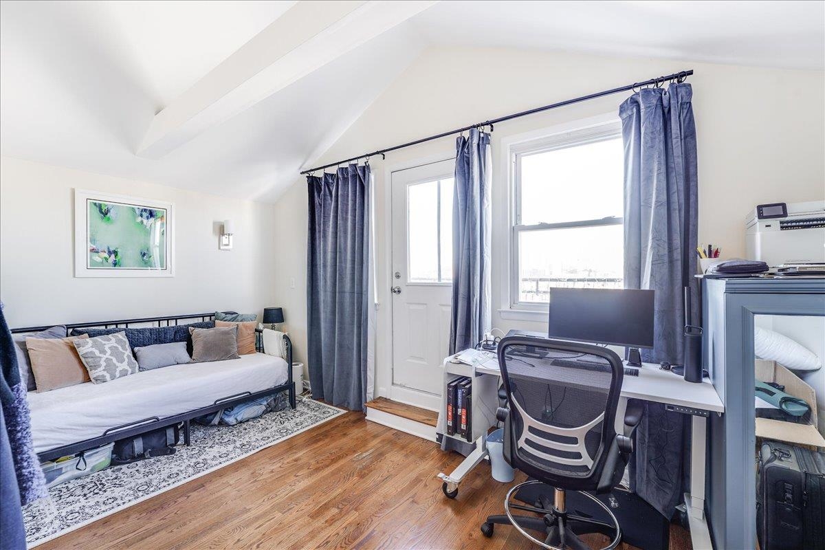 186 WAYNE ST Unit: 421D