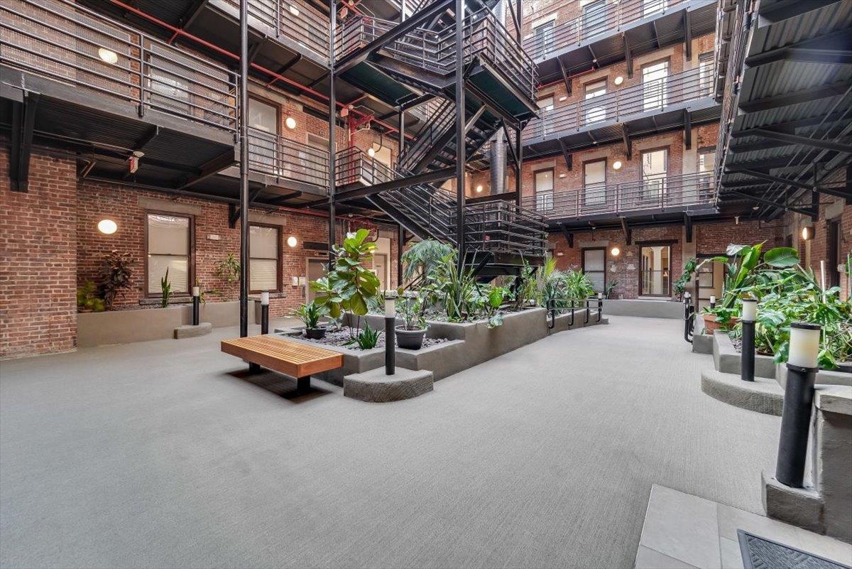 186 WAYNE ST Unit: 421D