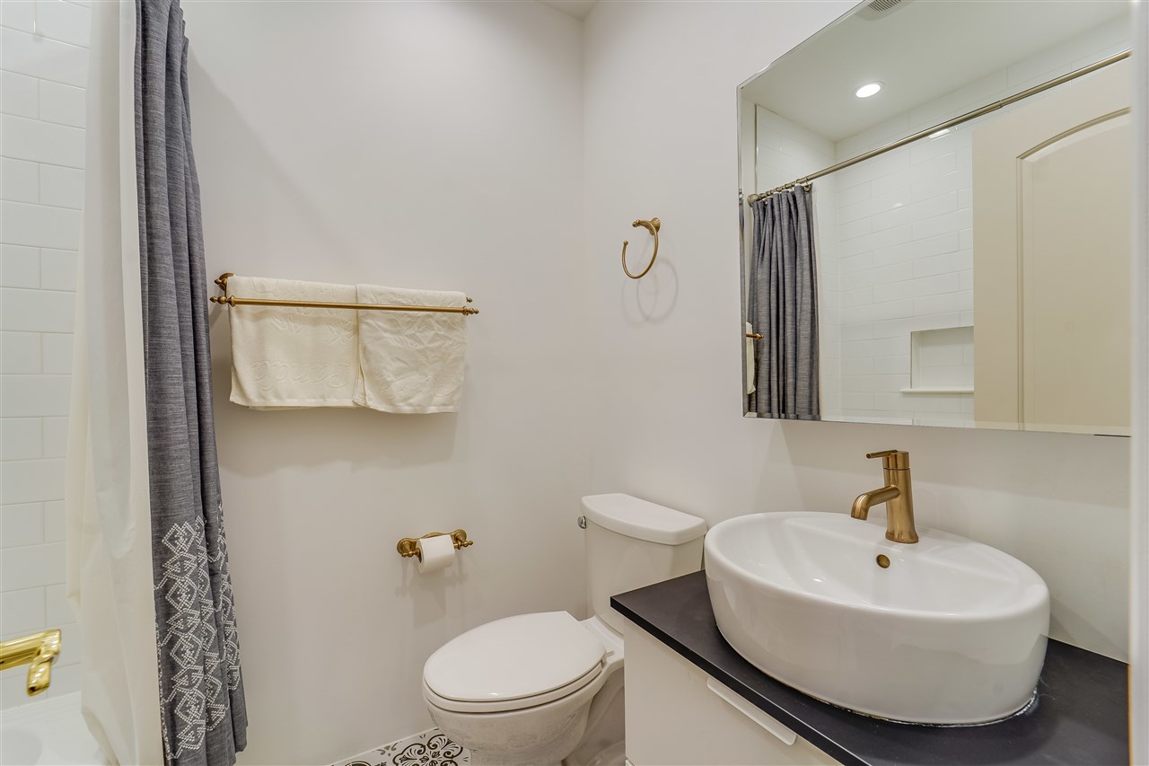 298 BARROW ST Unit: 3L