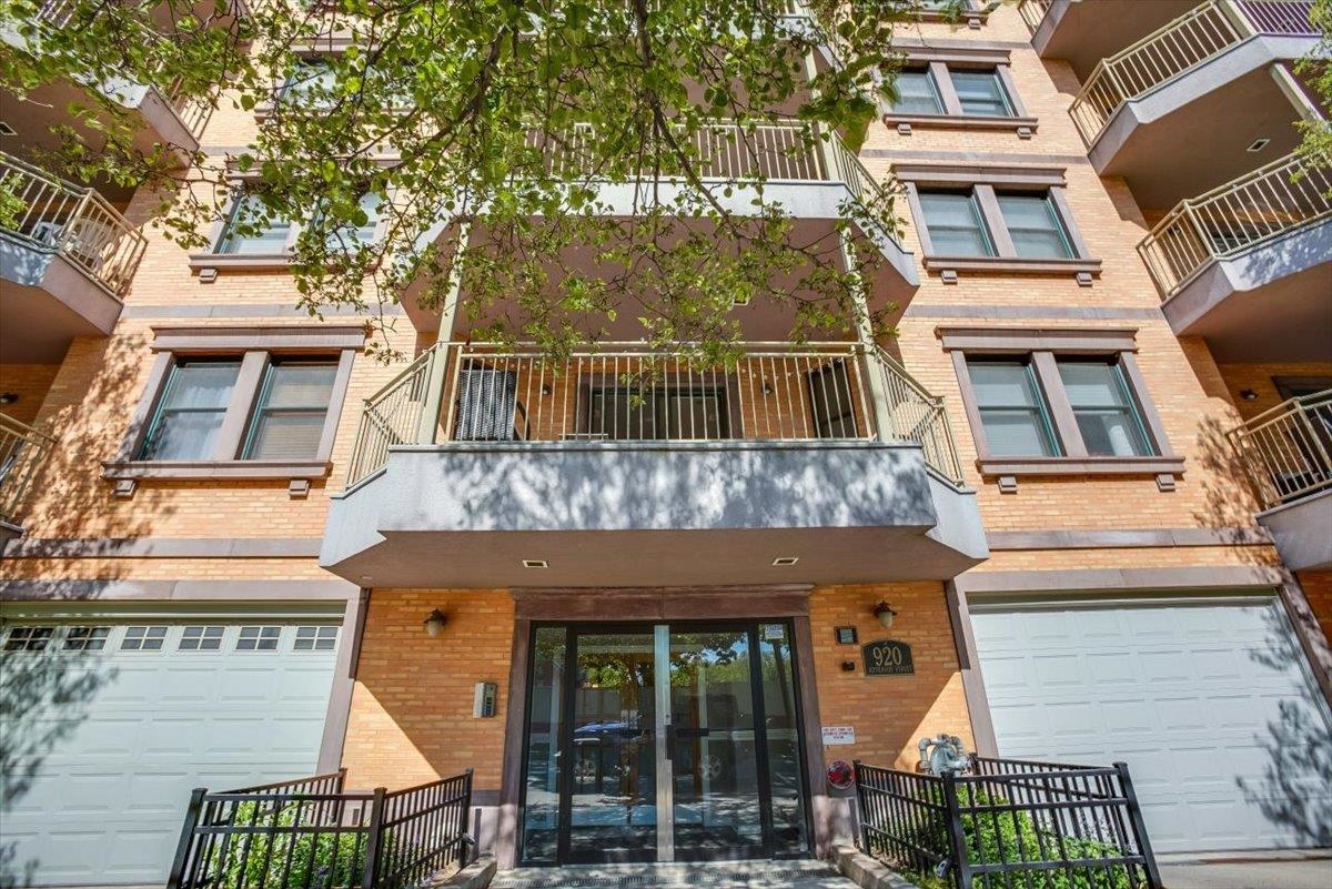 920 JEFFERSON ST Unit: 204