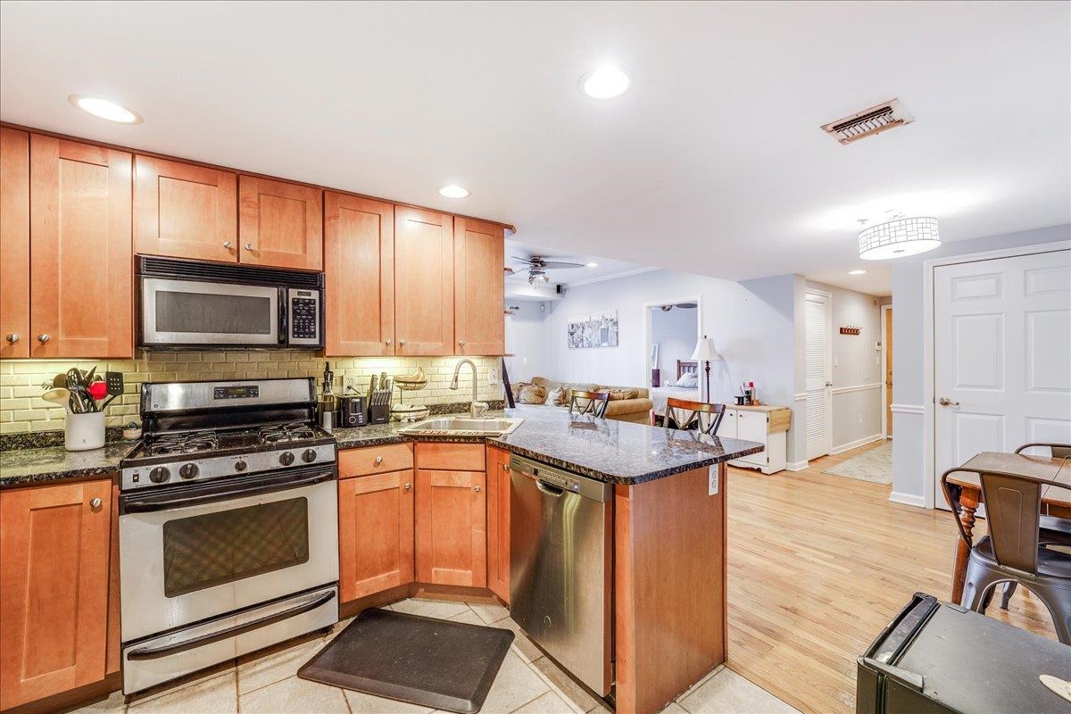 920 JEFFERSON ST Unit: 204