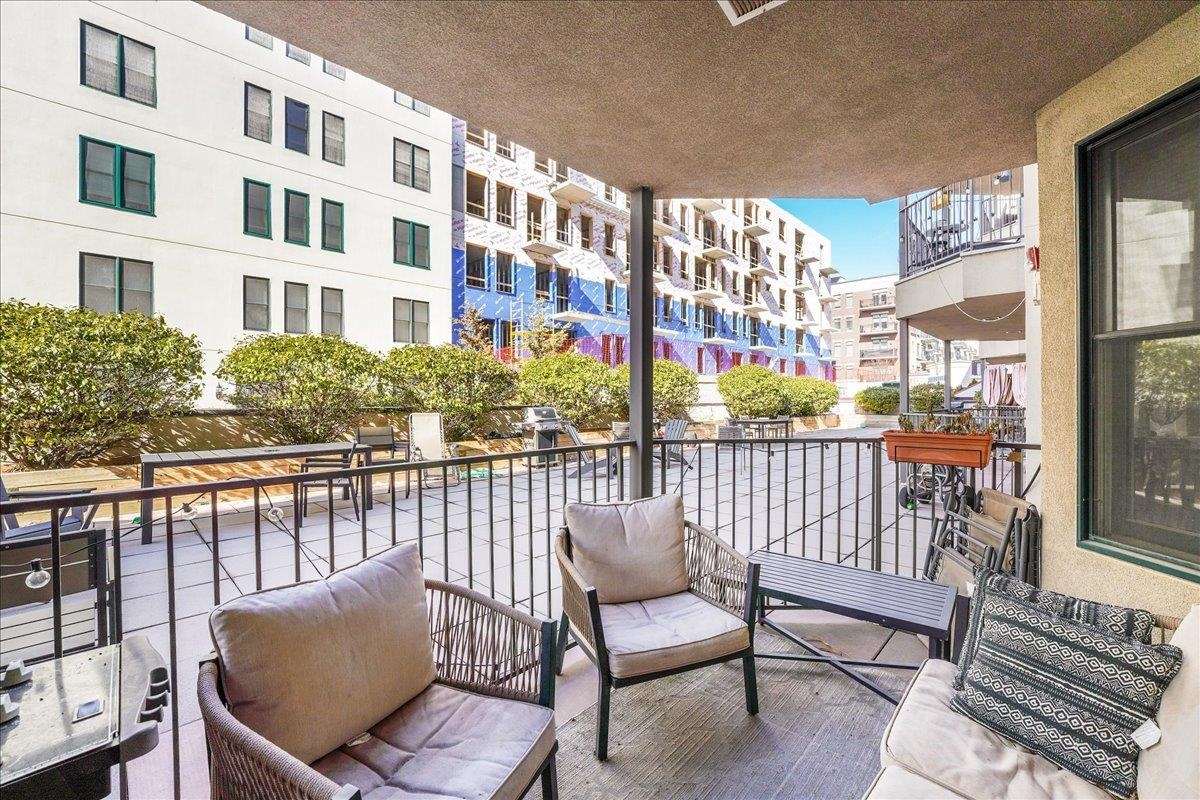 920 JEFFERSON ST Unit: 204