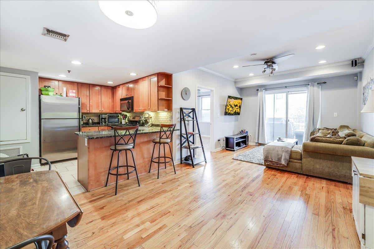 920 JEFFERSON ST Unit: 204