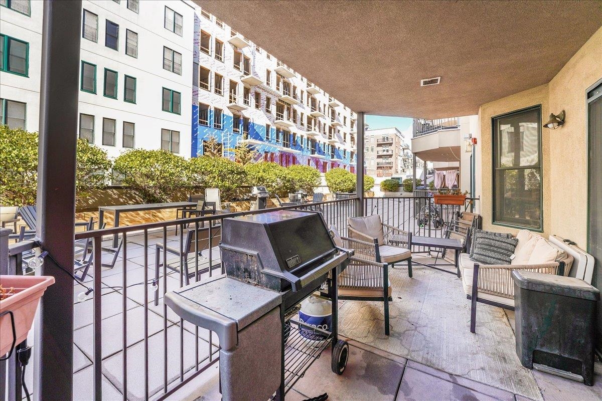 920 JEFFERSON ST Unit: 204