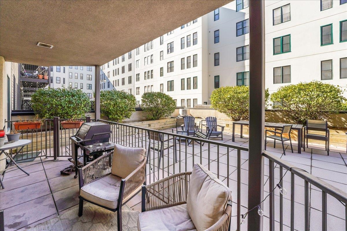 920 JEFFERSON ST Unit: 204
