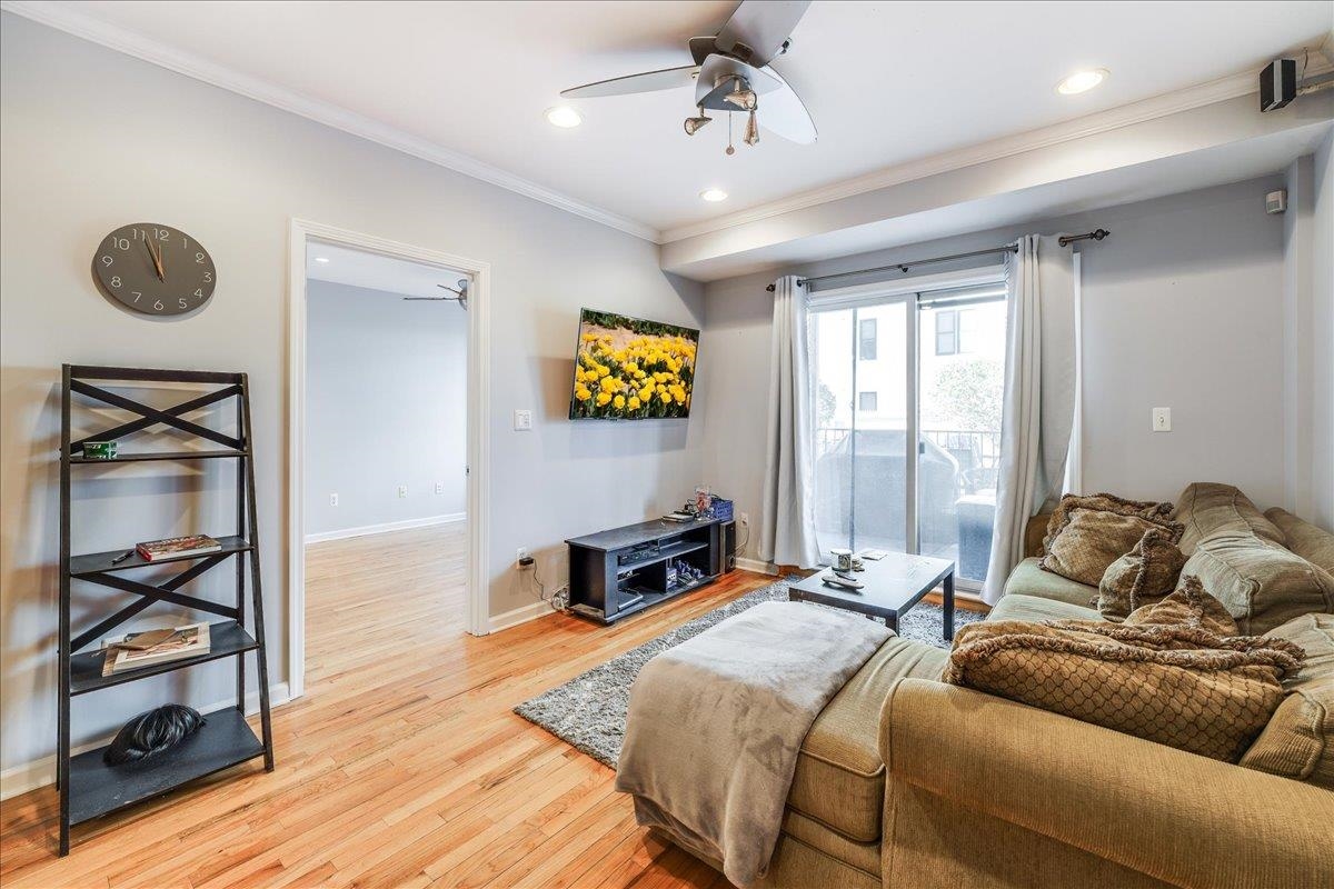 920 JEFFERSON ST Unit: 204