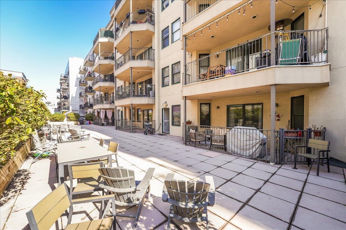 920 JEFFERSON ST Unit: 204