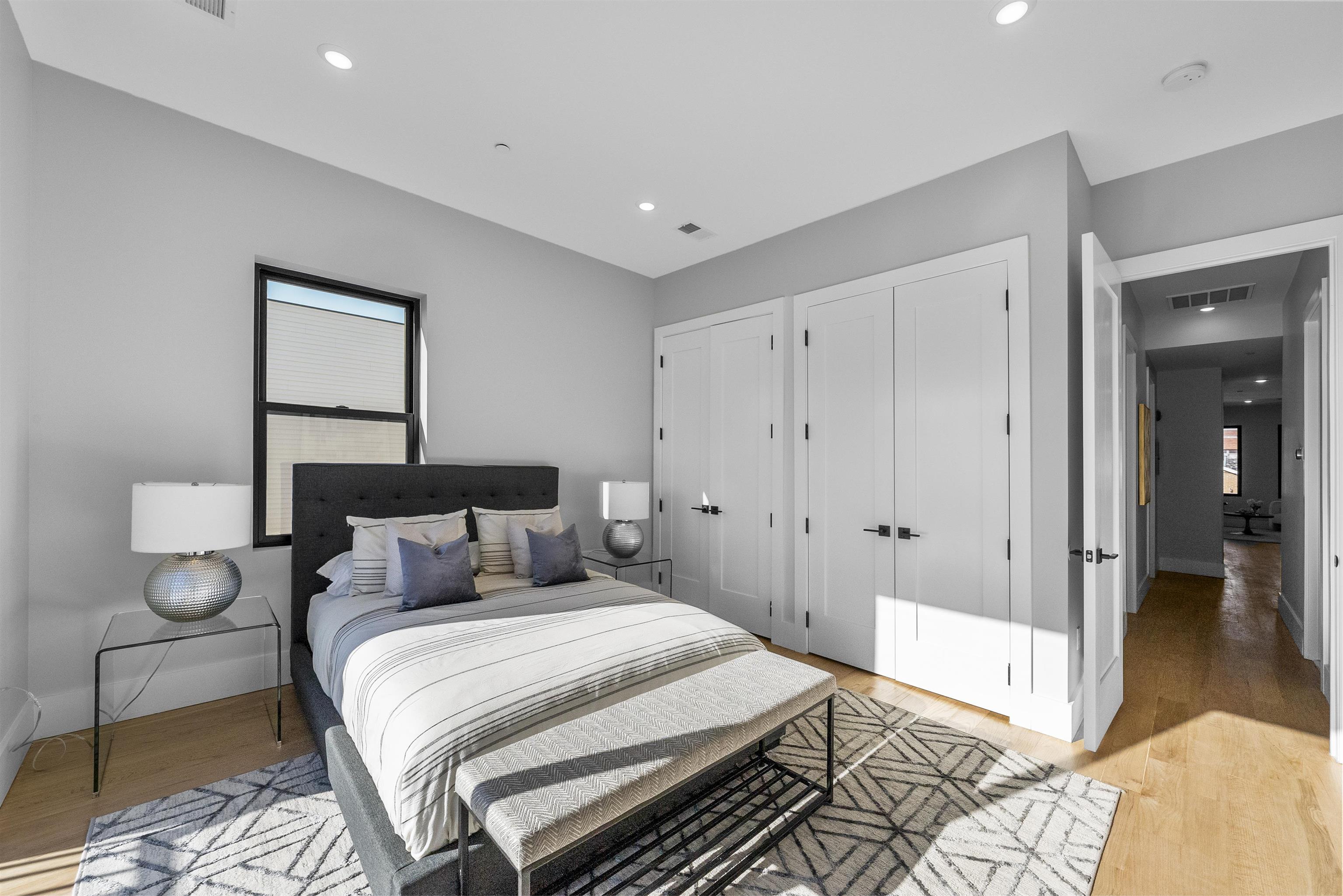 13 MANHATTAN AVE Unit: 3