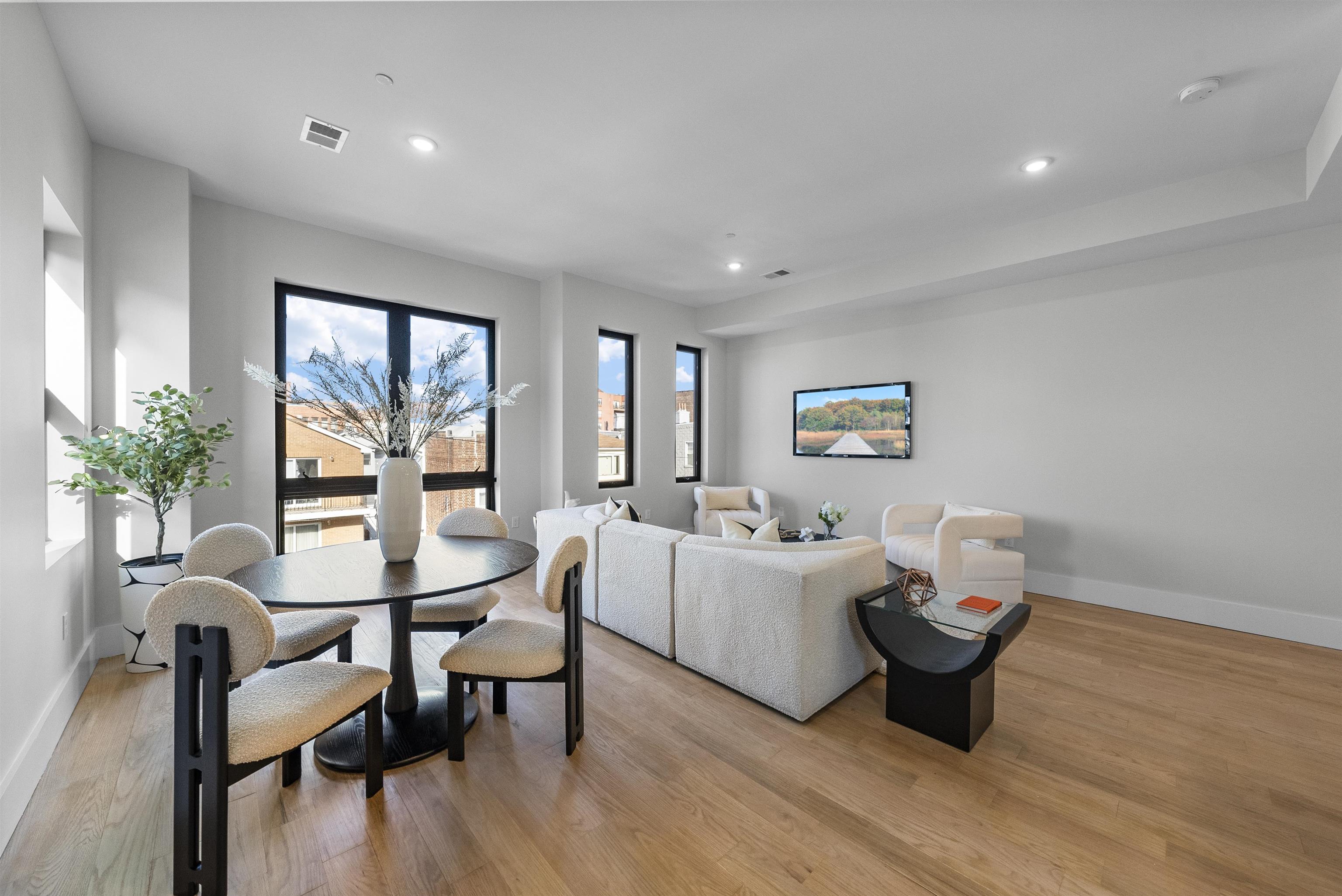 13 MANHATTAN AVE Unit: 3