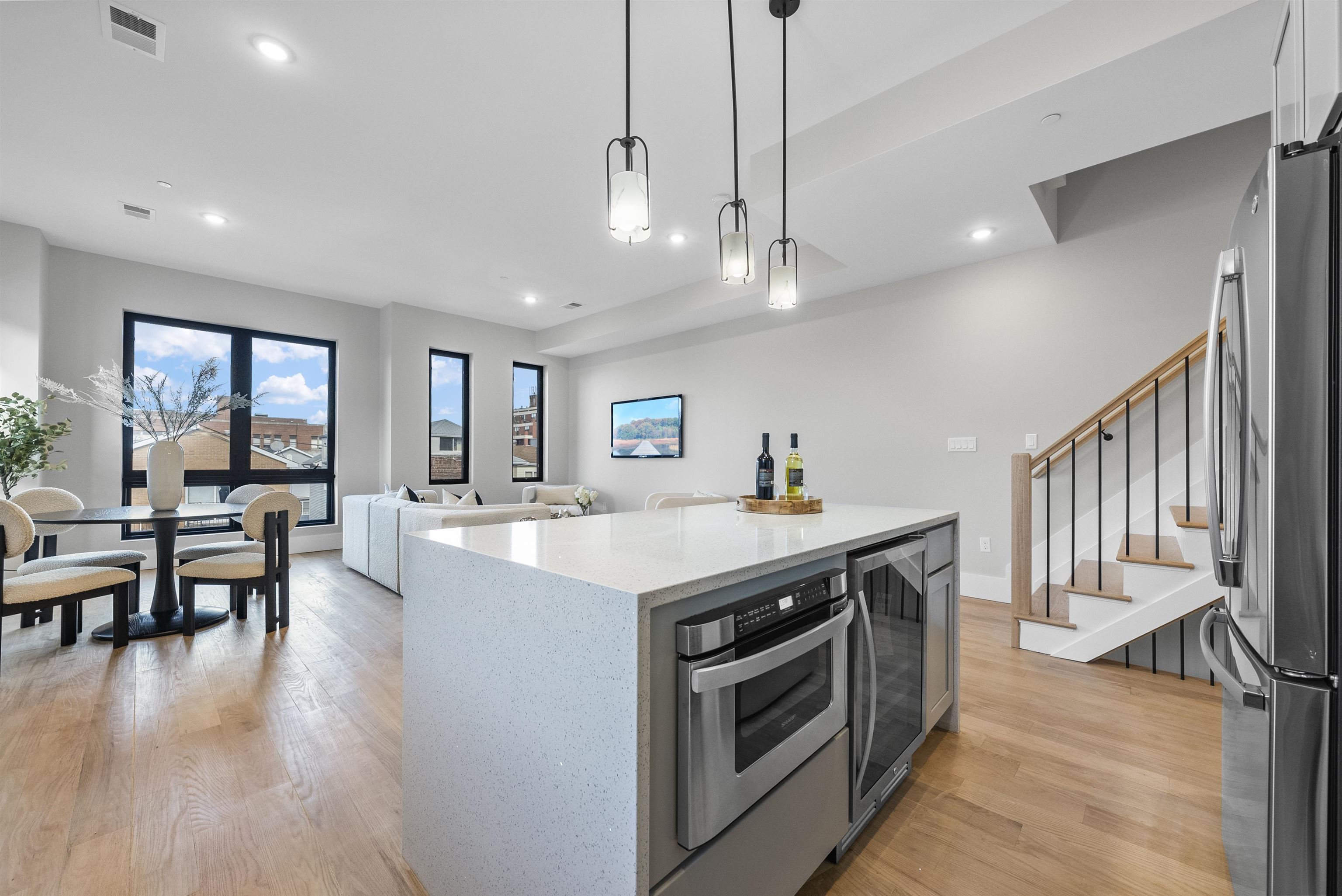 13 MANHATTAN AVE Unit: 3