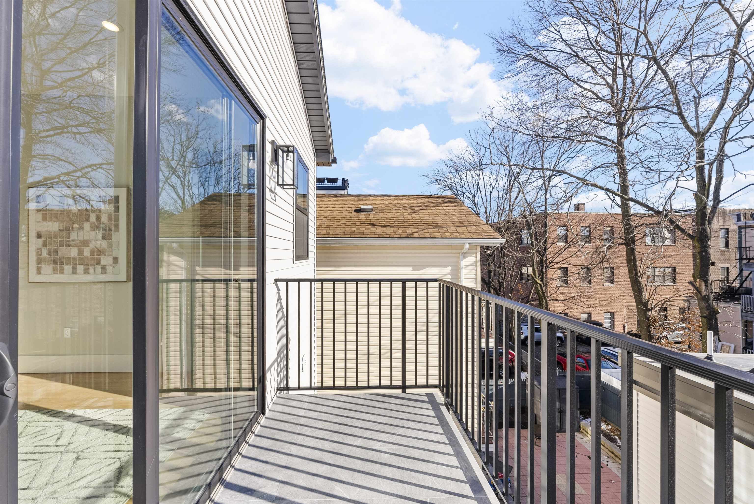 13 MANHATTAN AVE Unit: 3