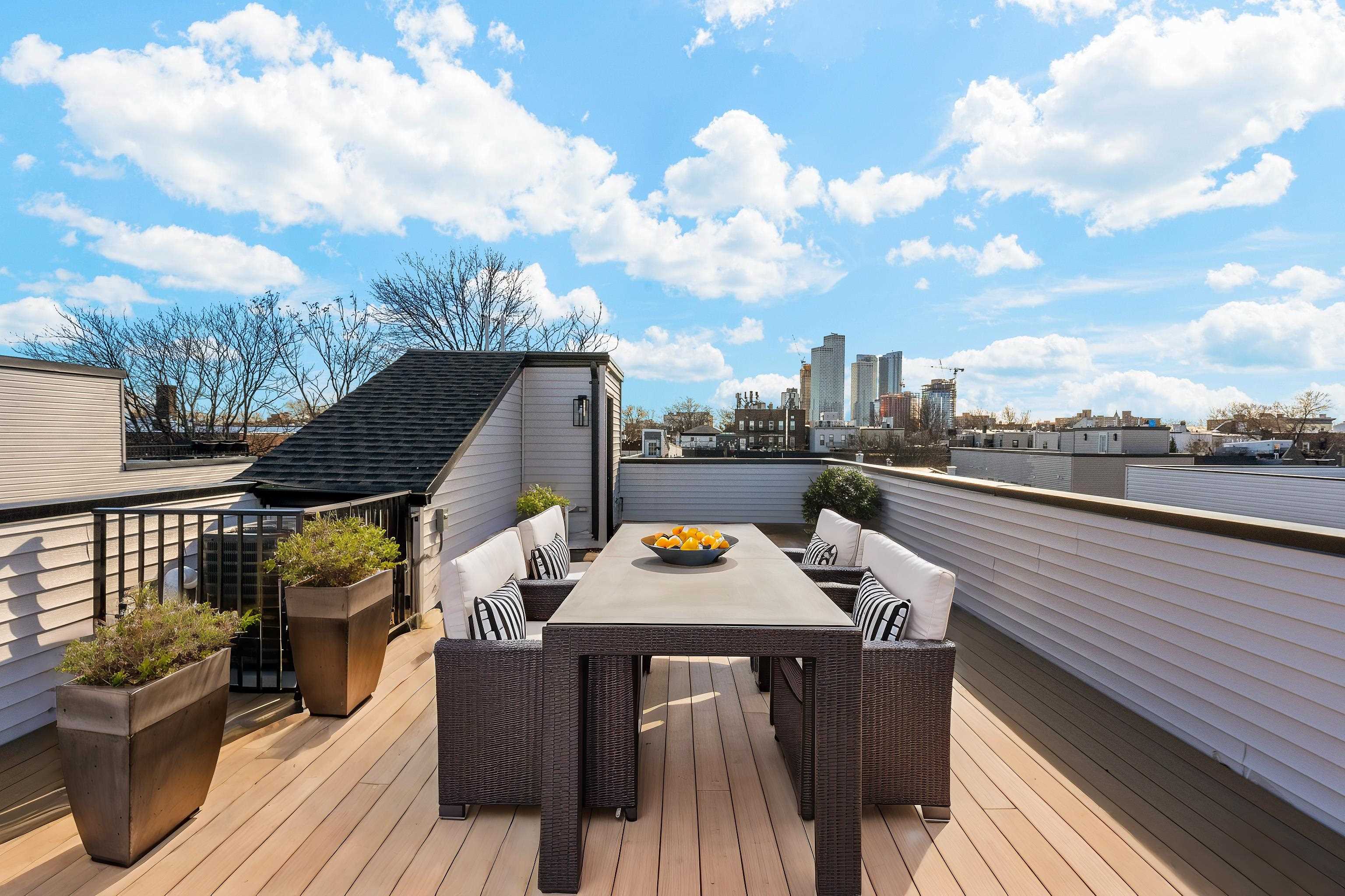 13 MANHATTAN AVE Unit: 3