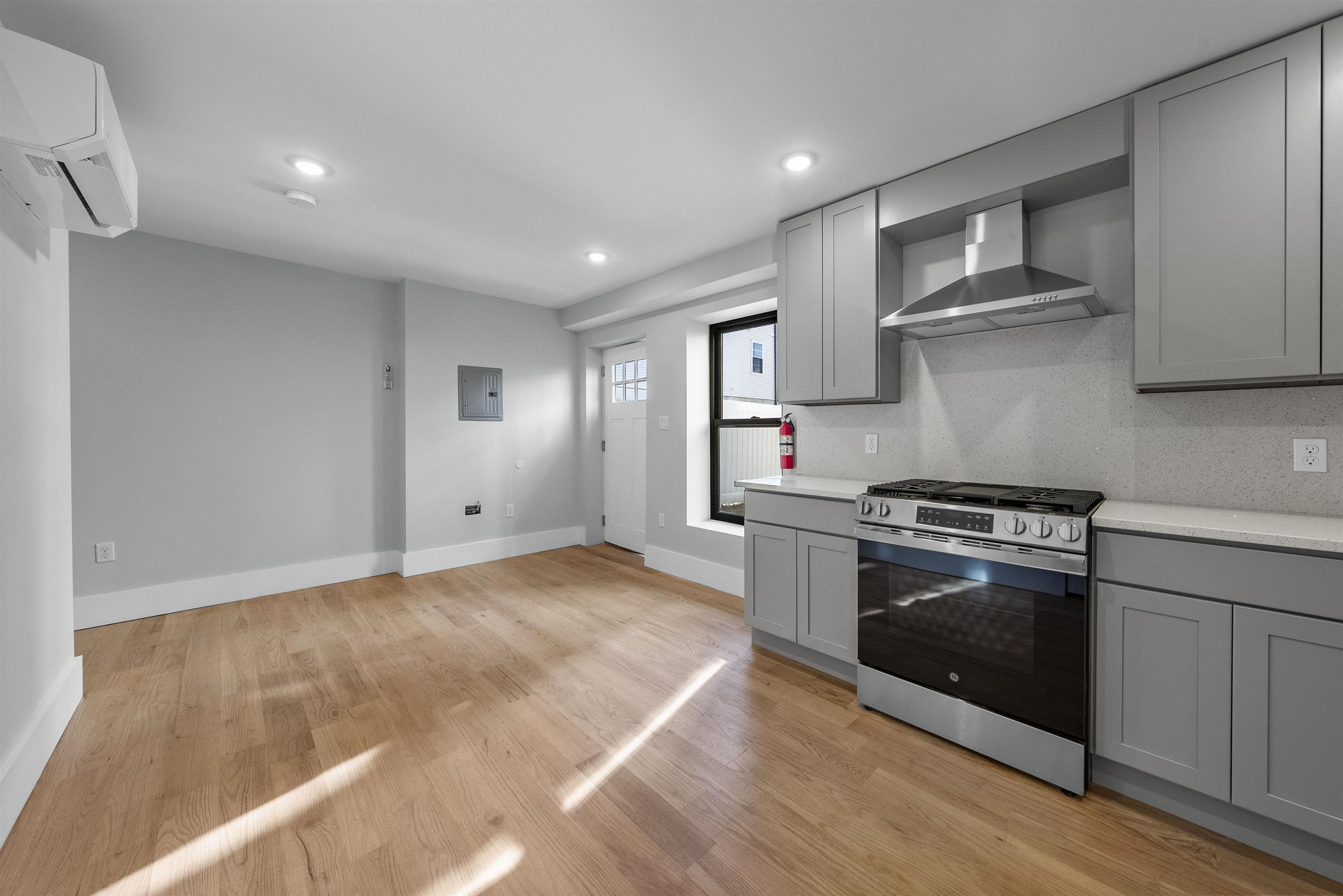 13 MANHATTAN AVE Unit: Rear