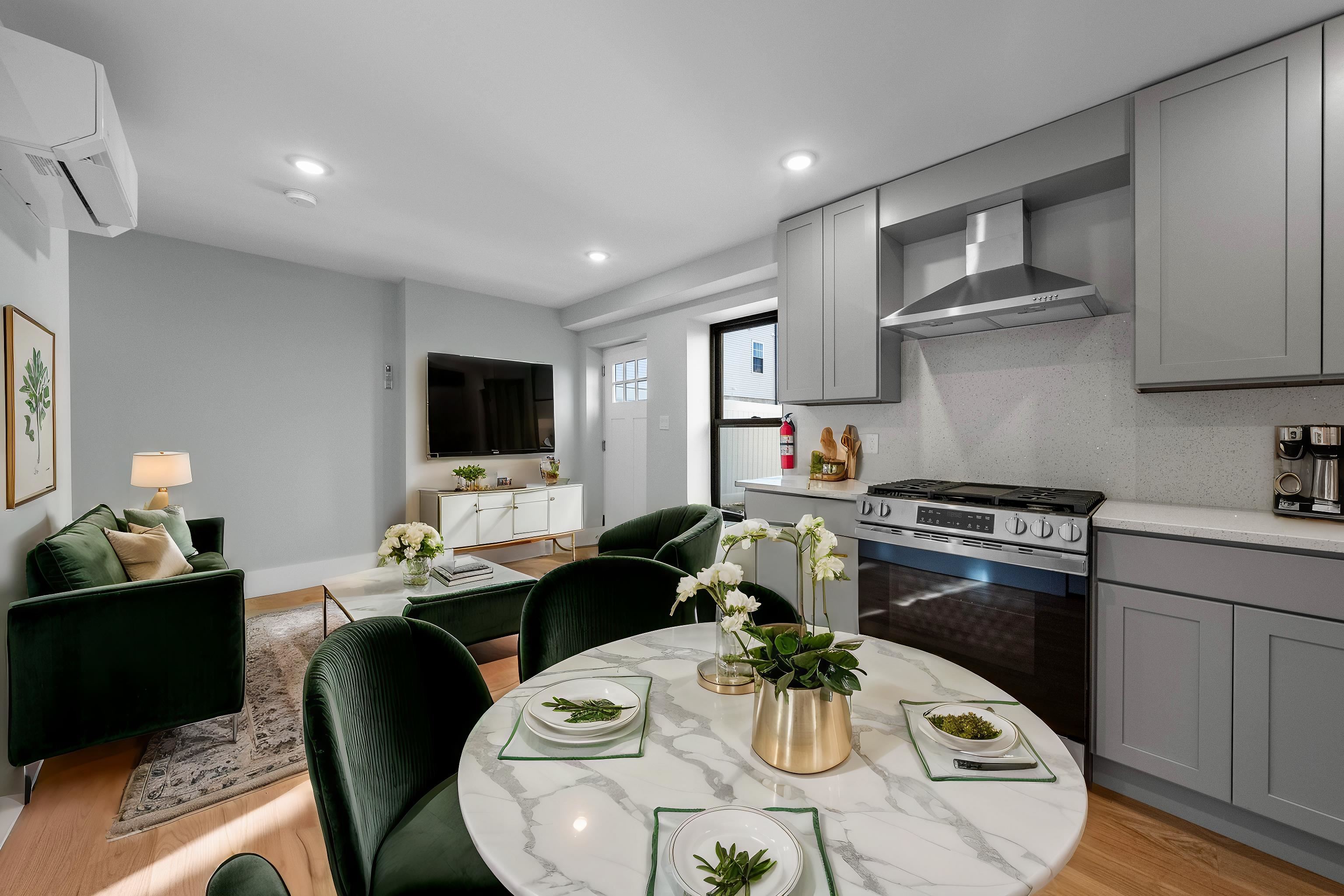 13 MANHATTAN AVE Unit: Rear