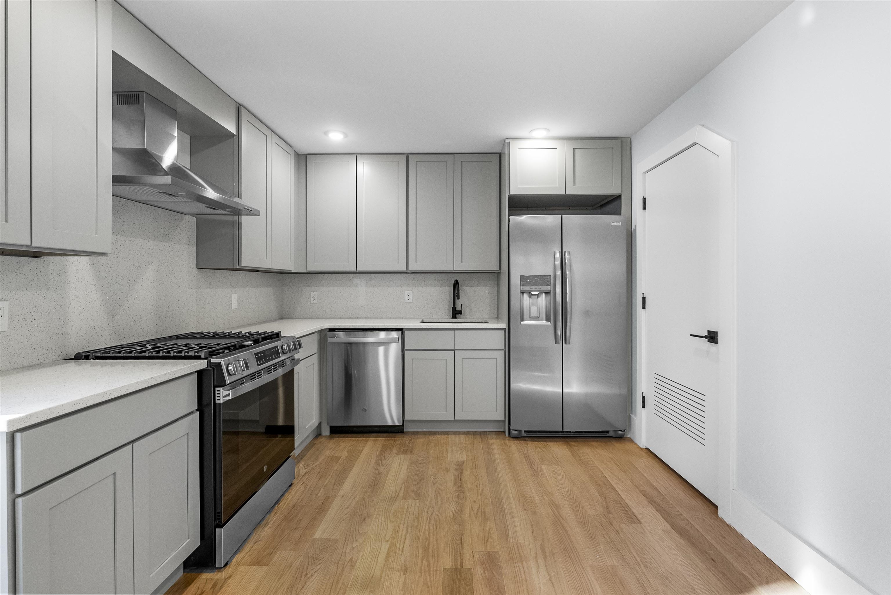 13 MANHATTAN AVE Unit: Rear