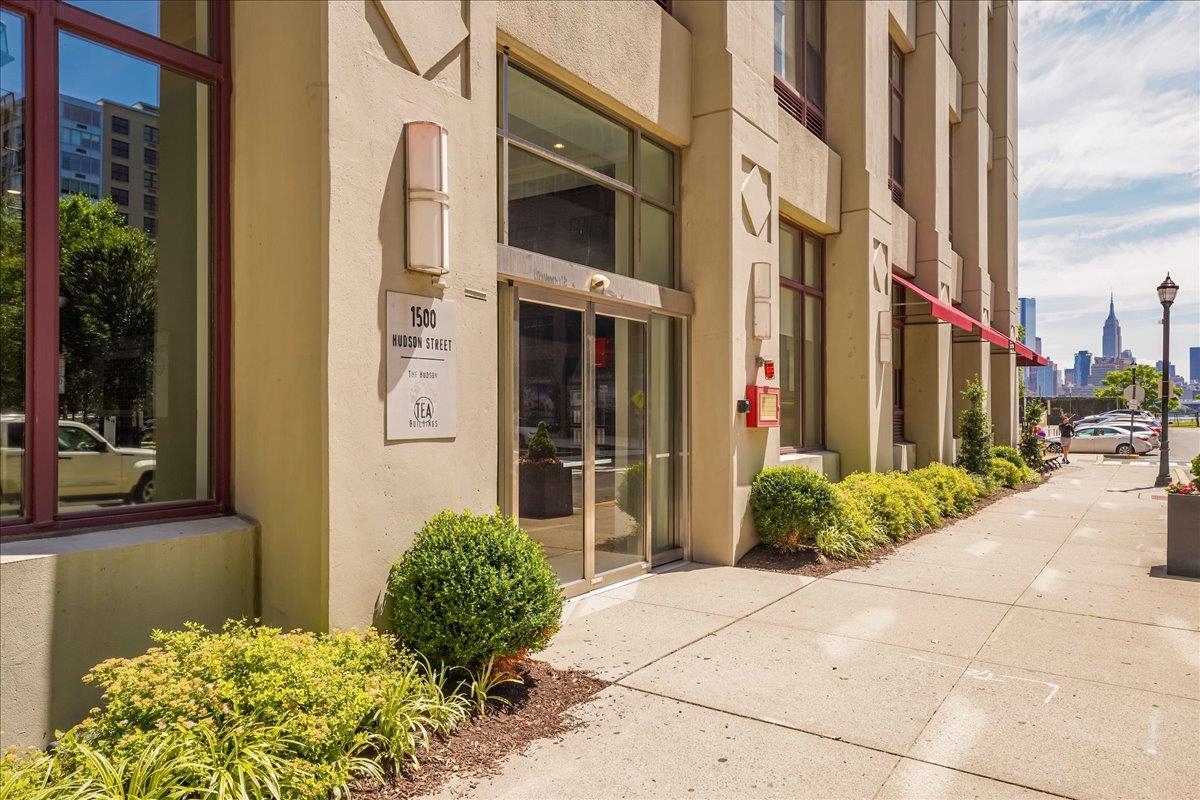 1500 HUDSON ST Unit: 3L