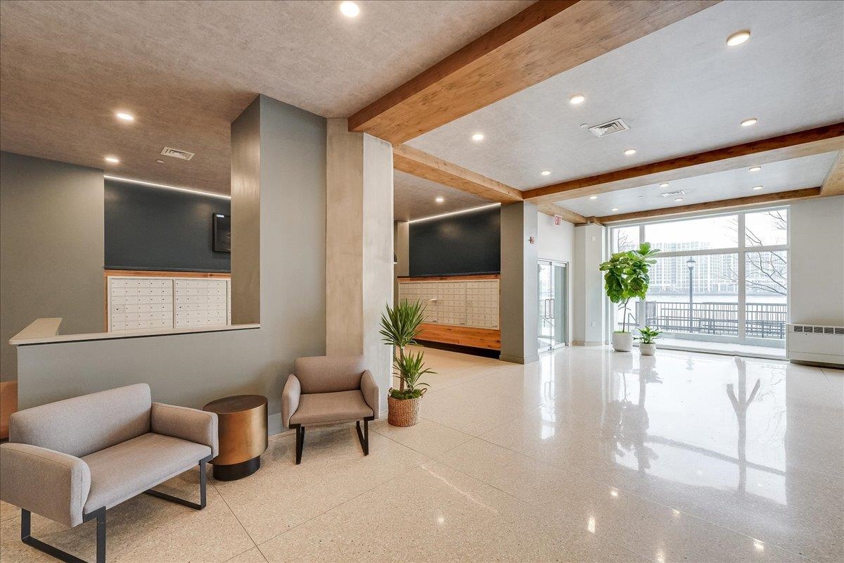 1500 HUDSON ST Unit: 3L