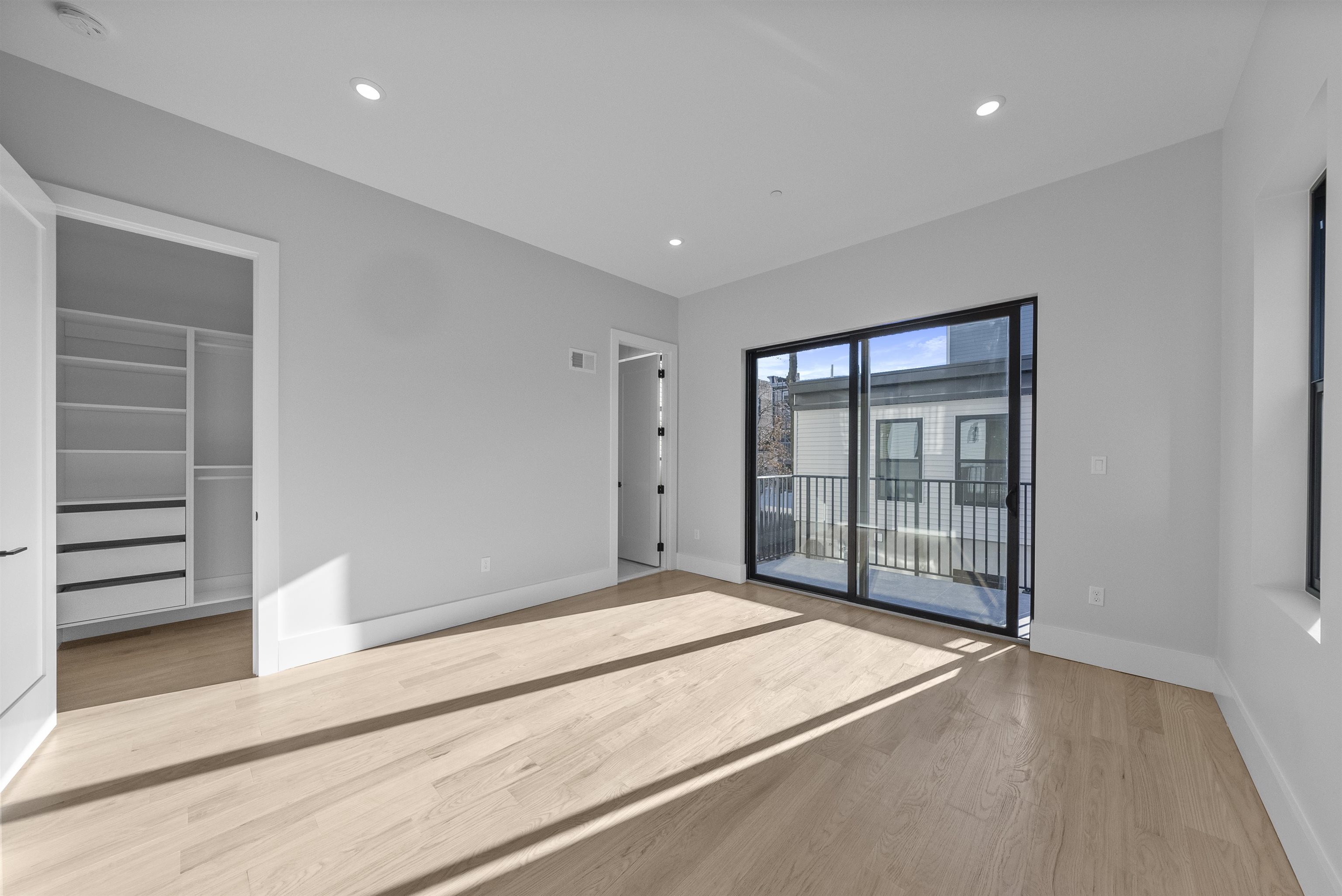 13 MANHATTAN AVE Unit: 2