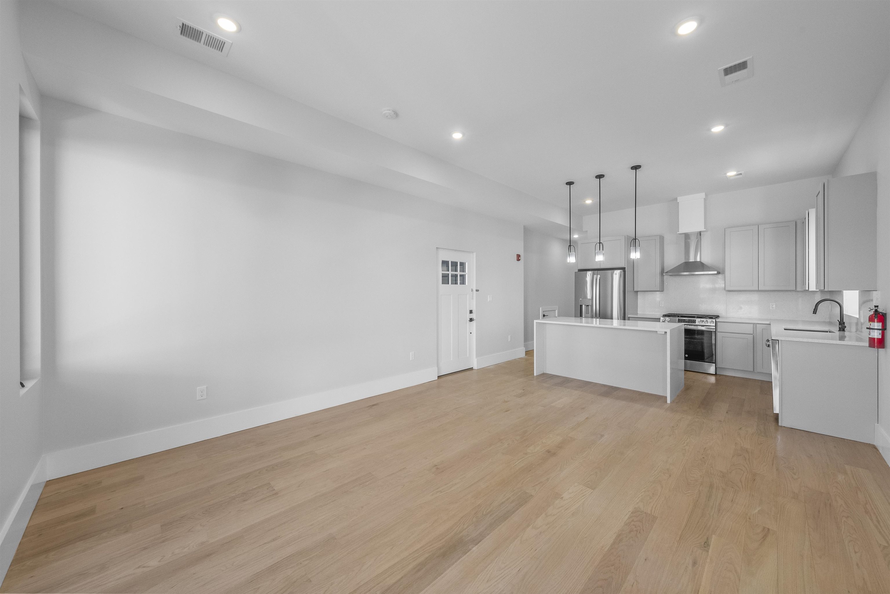13 MANHATTAN AVE Unit: 2