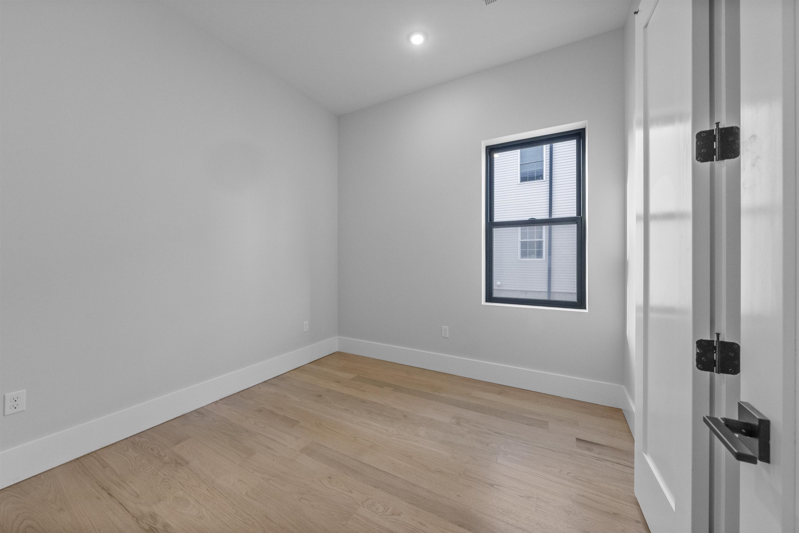 13 MANHATTAN AVE Unit: 2