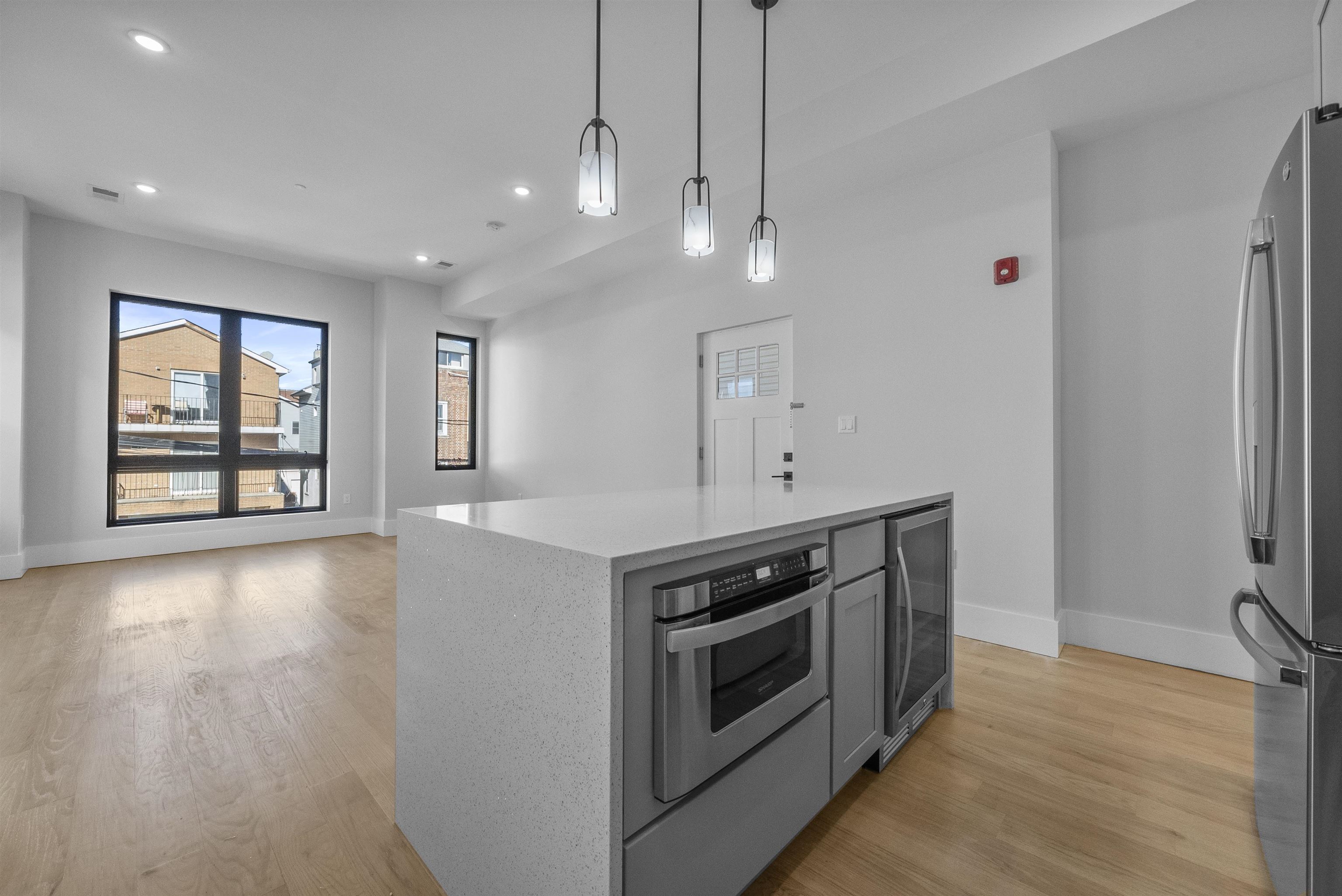 13 MANHATTAN AVE Unit: 2