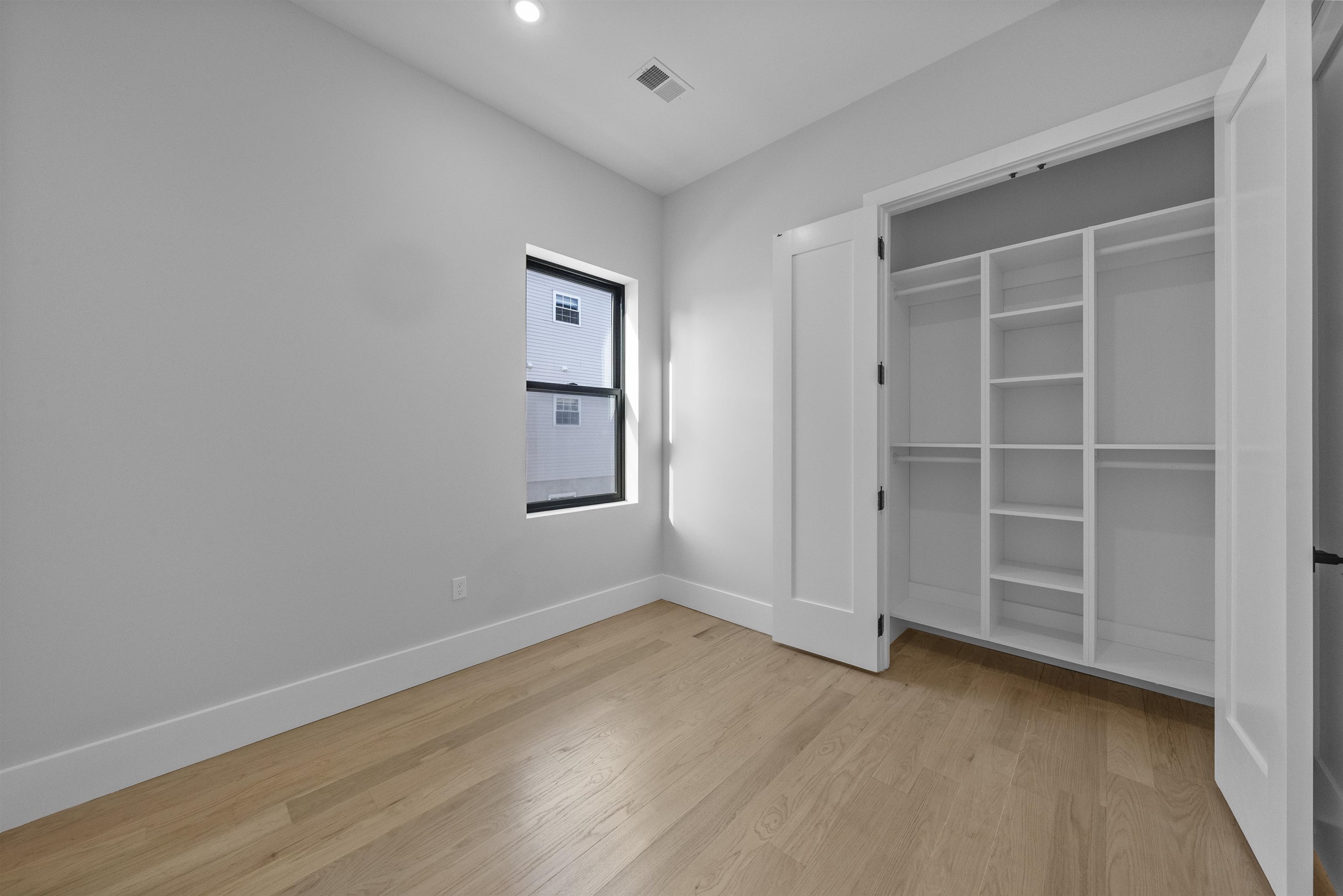 13 MANHATTAN AVE Unit: 2