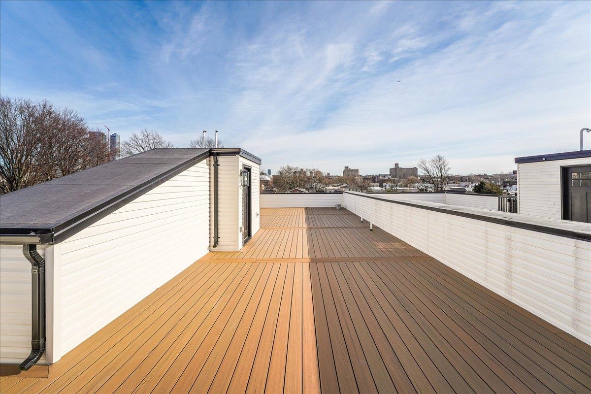 228 NUNDA AVE Unit: 2