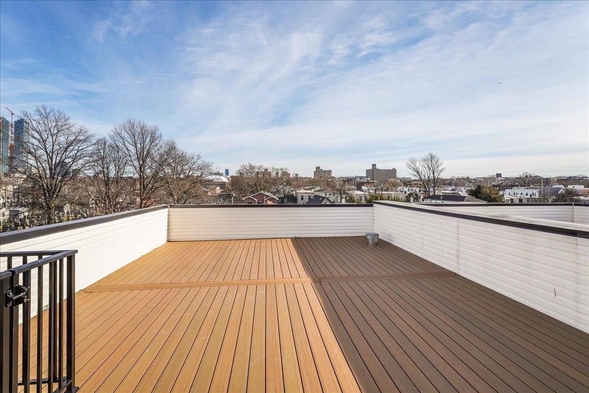 228 NUNDA AVE Unit: 2