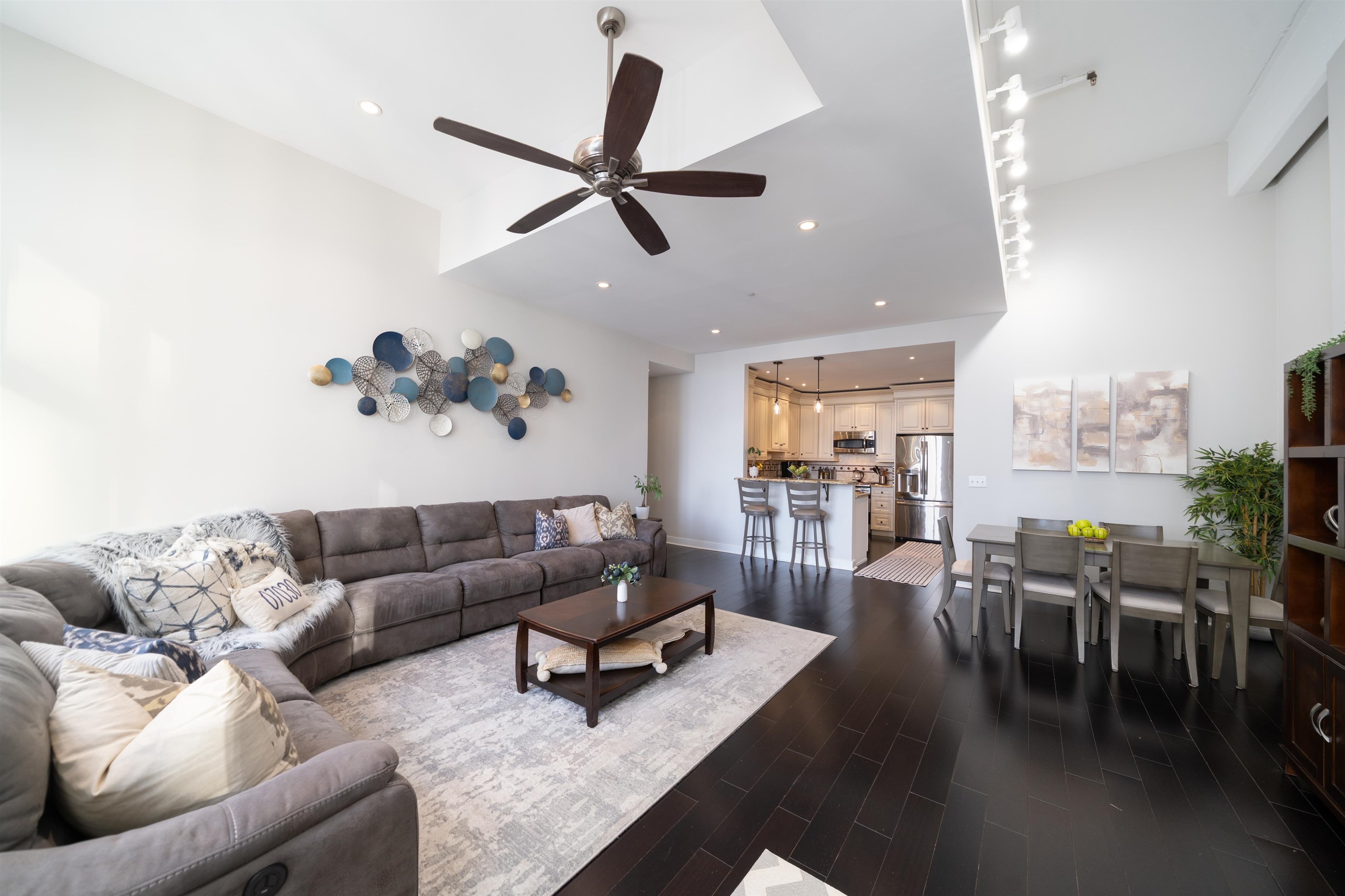 1500 HUDSON ST Unit: 6V