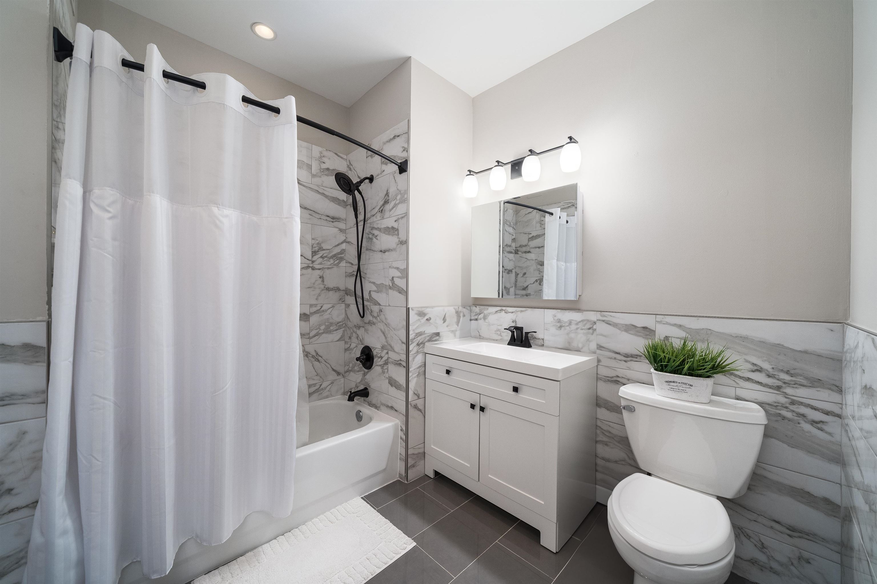1500 HUDSON ST Unit: 6V