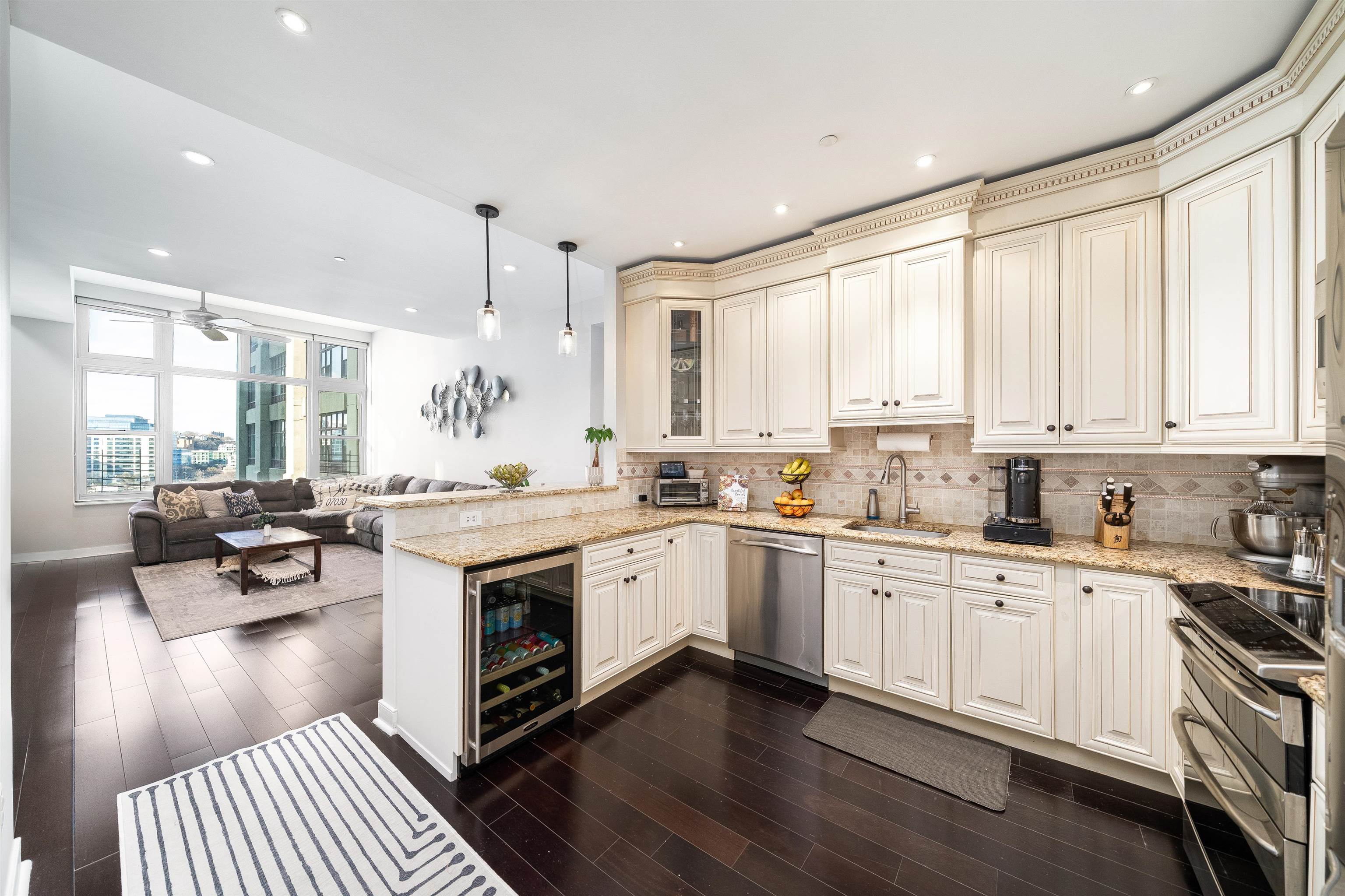 1500 HUDSON ST Unit: 6V