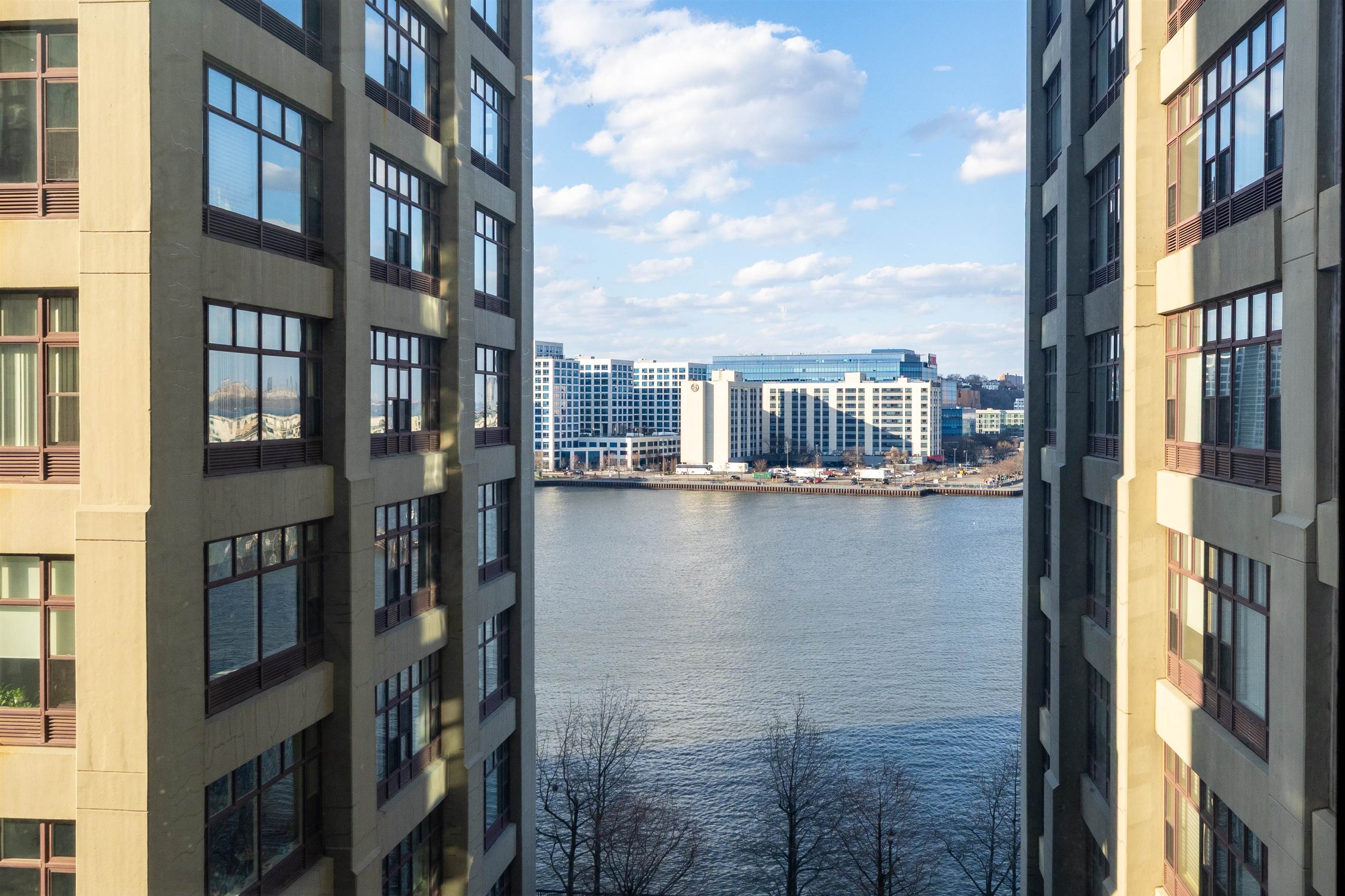 1500 HUDSON ST Unit: 6V