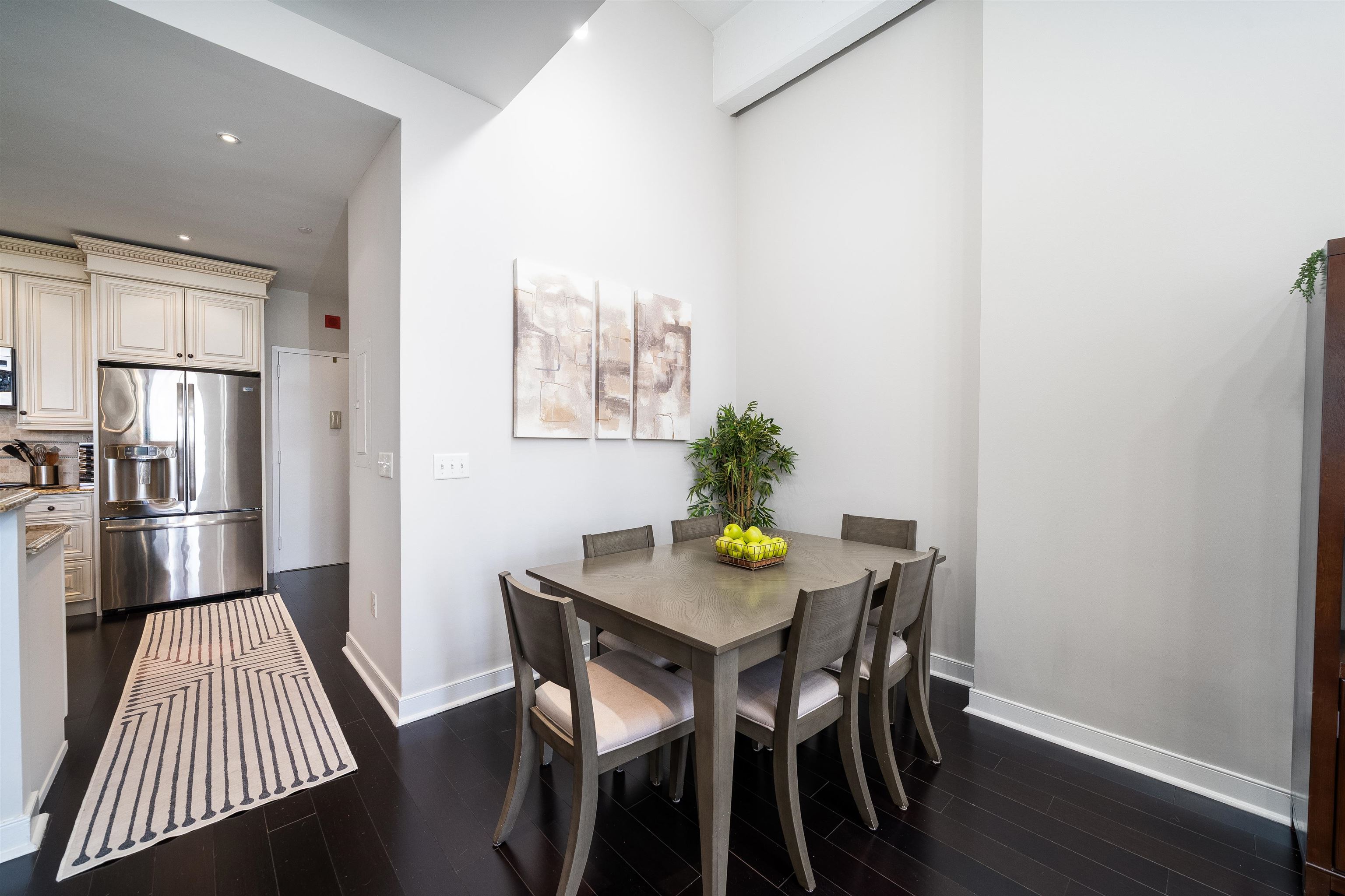 1500 HUDSON ST Unit: 6V