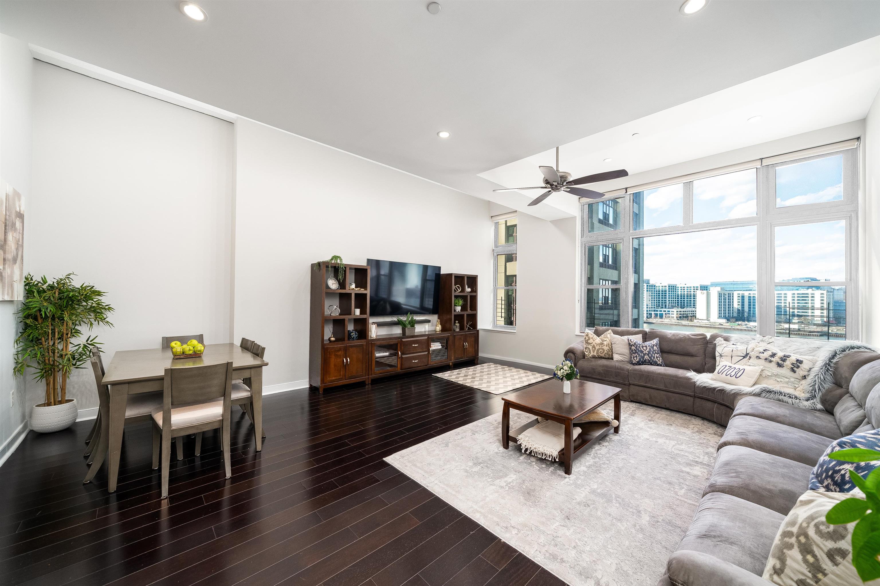 1500 HUDSON ST Unit: 6V