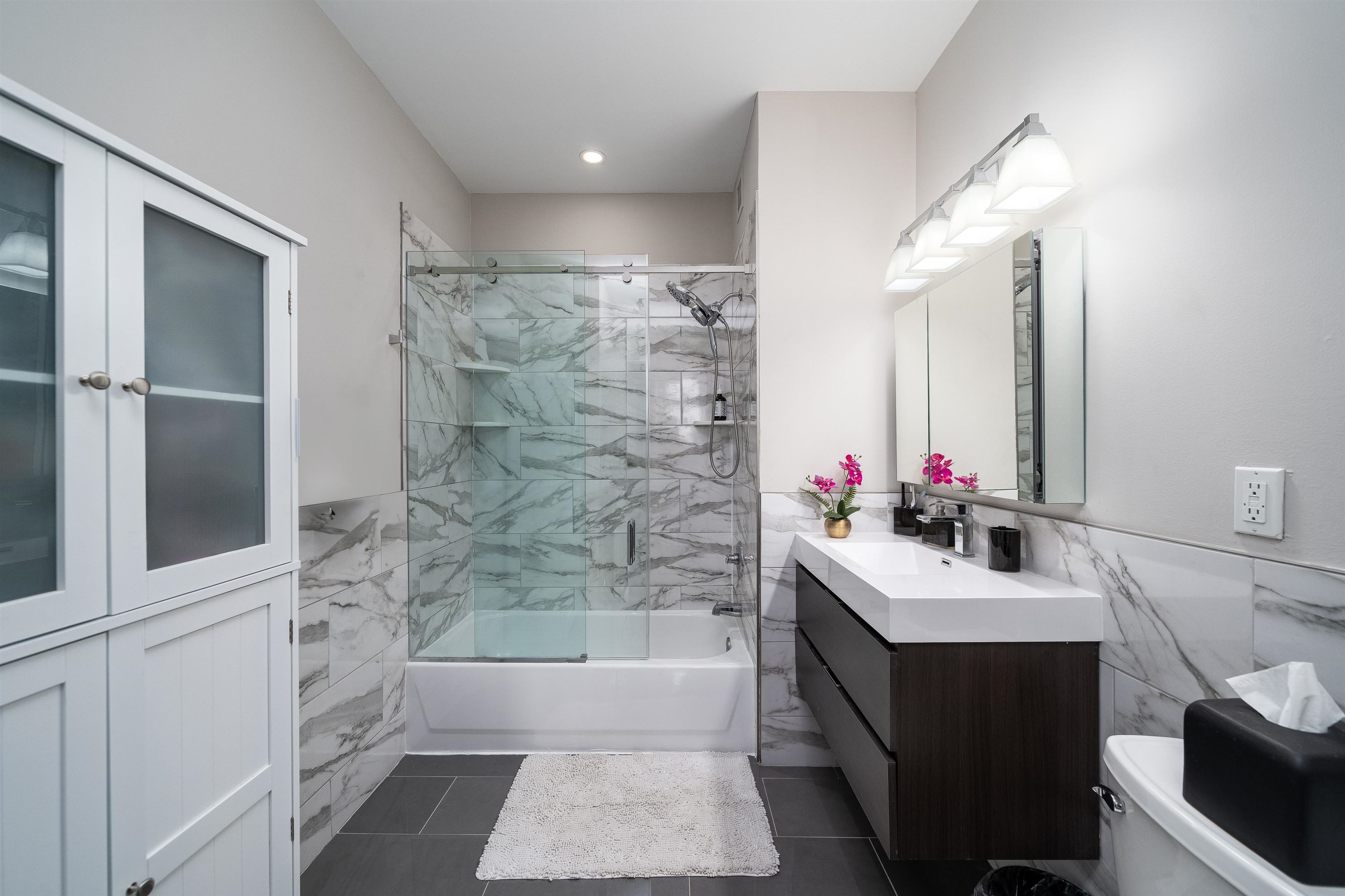1500 HUDSON ST Unit: 6V