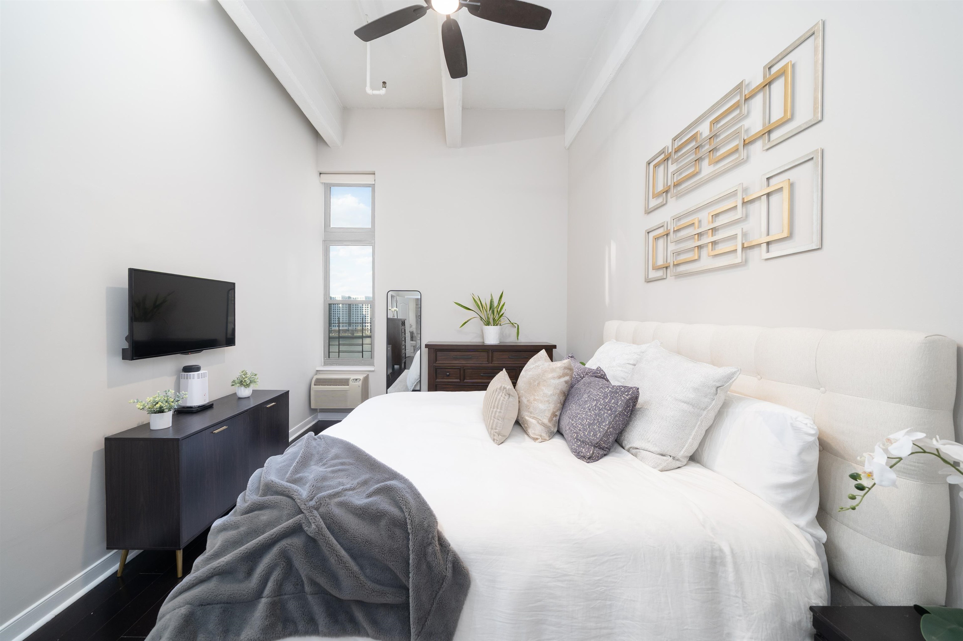 1500 HUDSON ST Unit: 6V