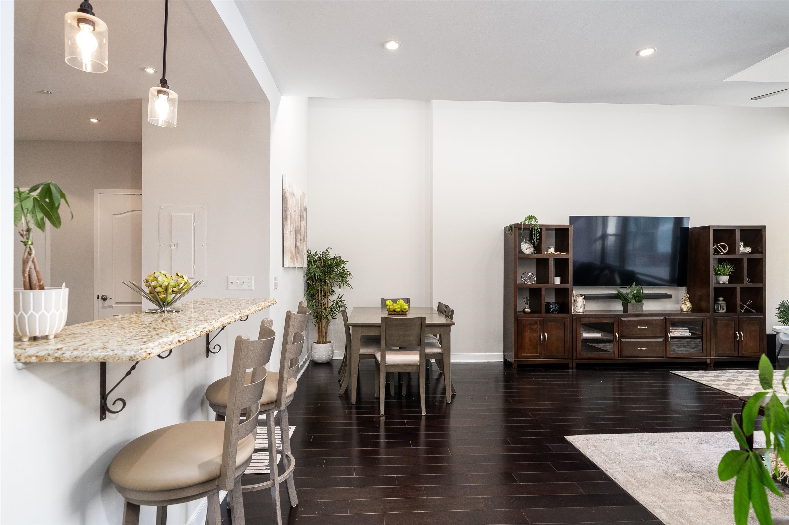 1500 HUDSON ST Unit: 6V