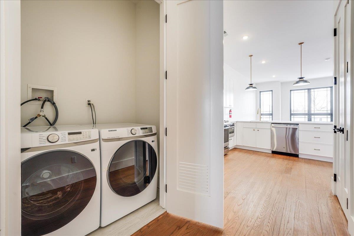 228 NUNDA AVE Unit: 1