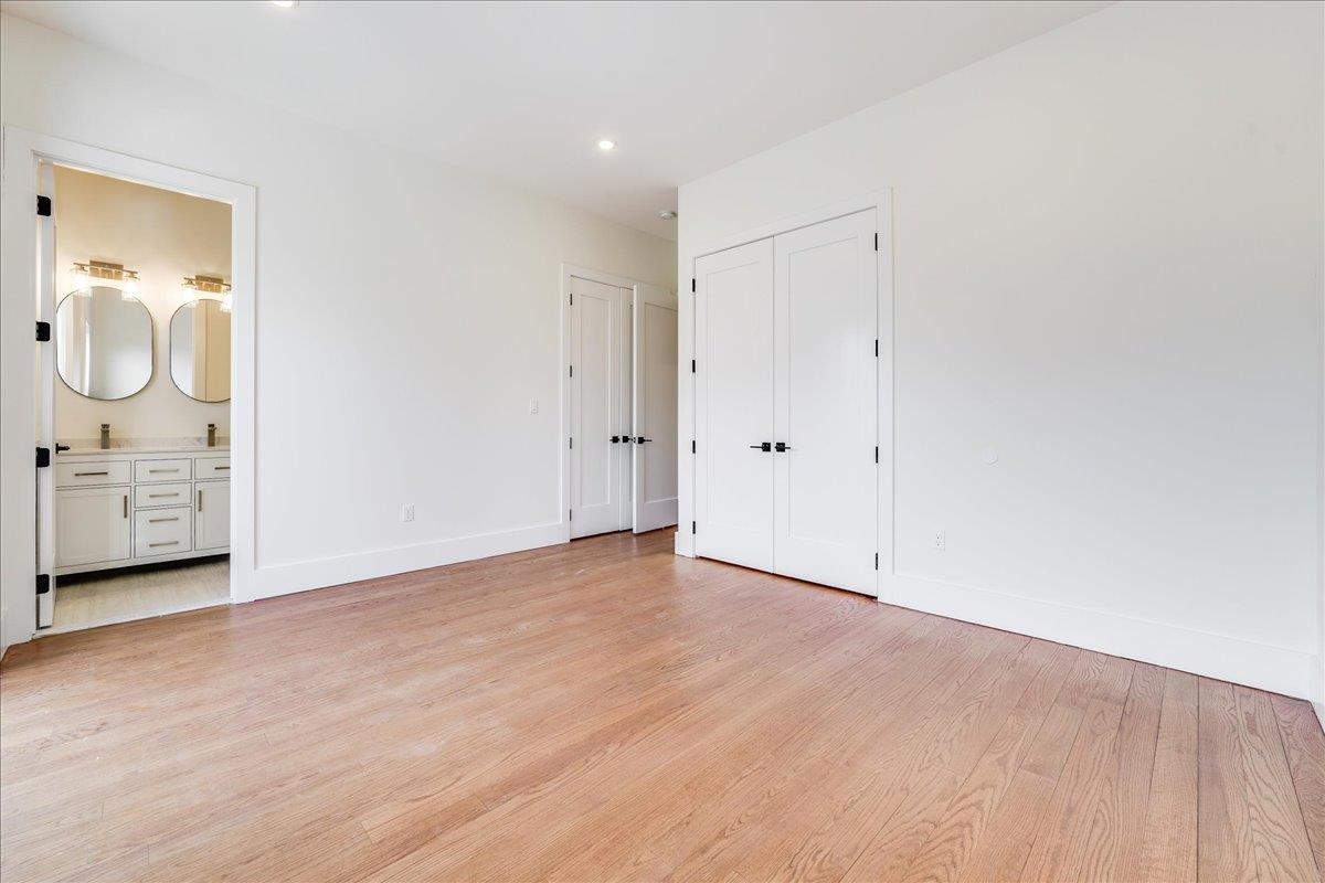 228 NUNDA AVE Unit: 1