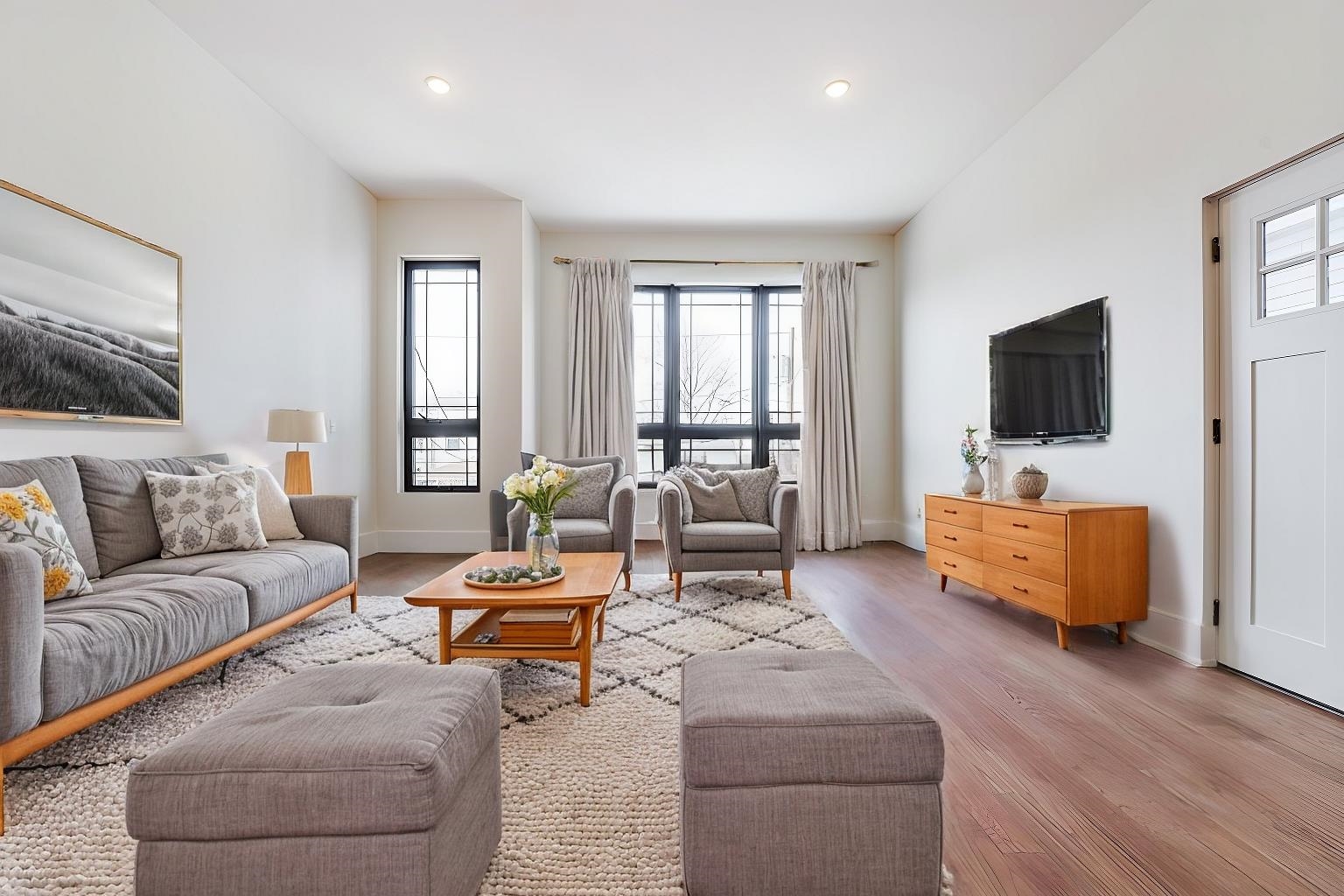 228 NUNDA AVE Unit: 1