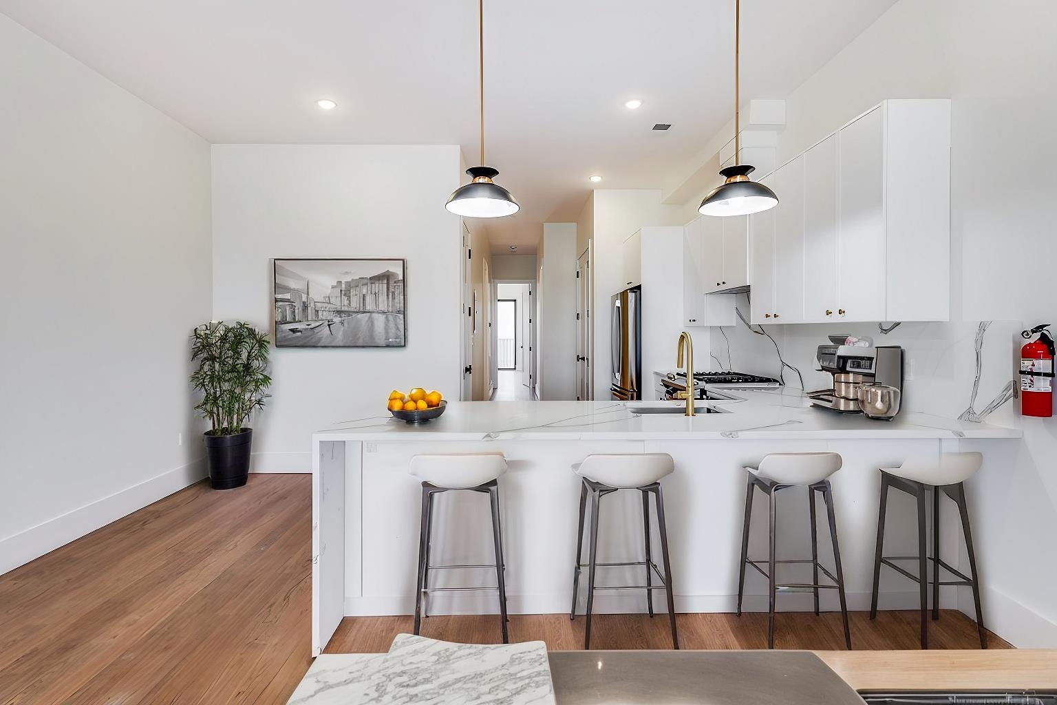 228 NUNDA AVE Unit: 1
