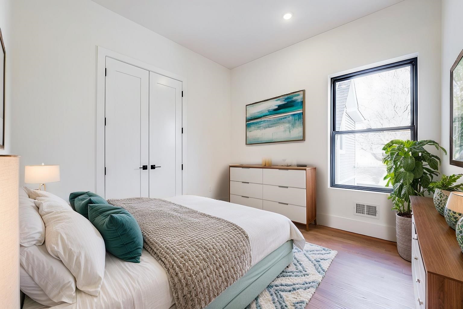 228 NUNDA AVE Unit: 1