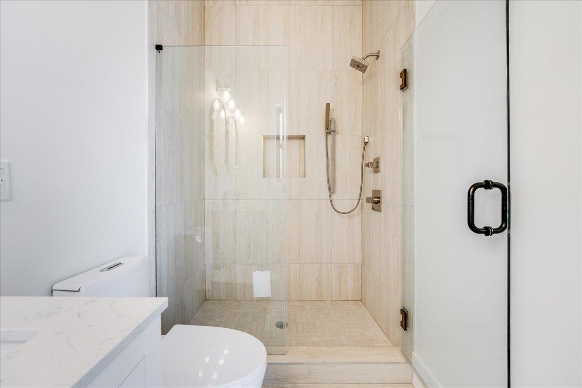 228 NUNDA AVE Unit: 1