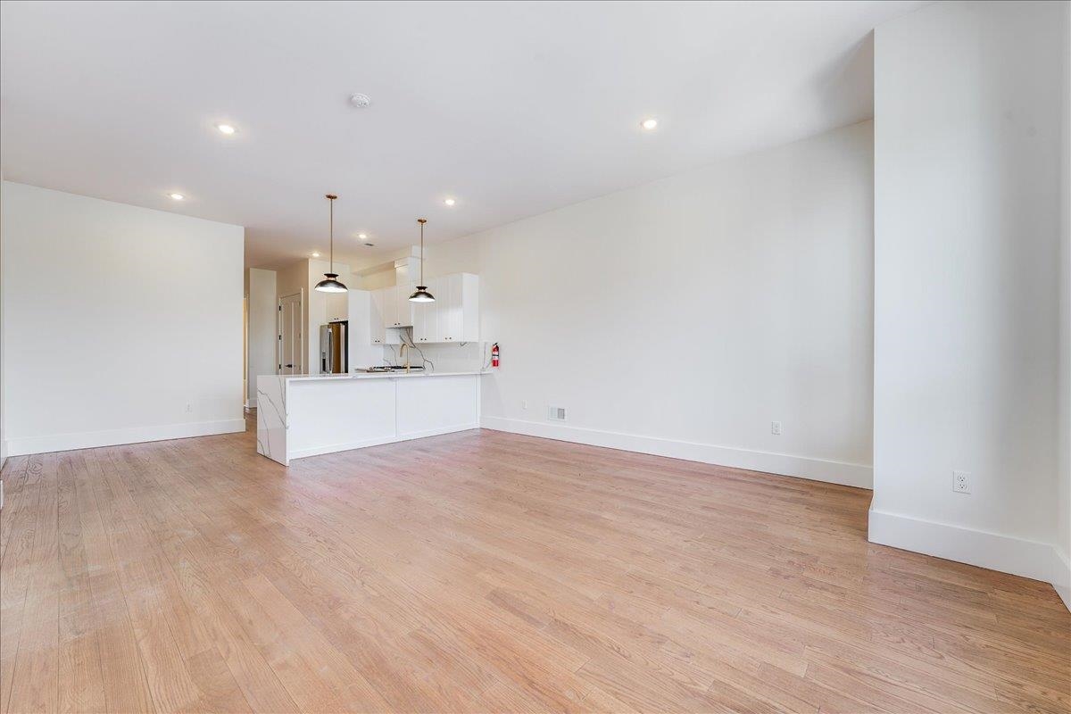 228 NUNDA AVE Unit: 1