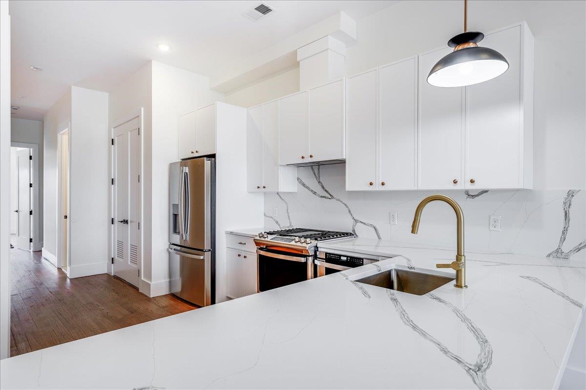 228 NUNDA AVE Unit: 1