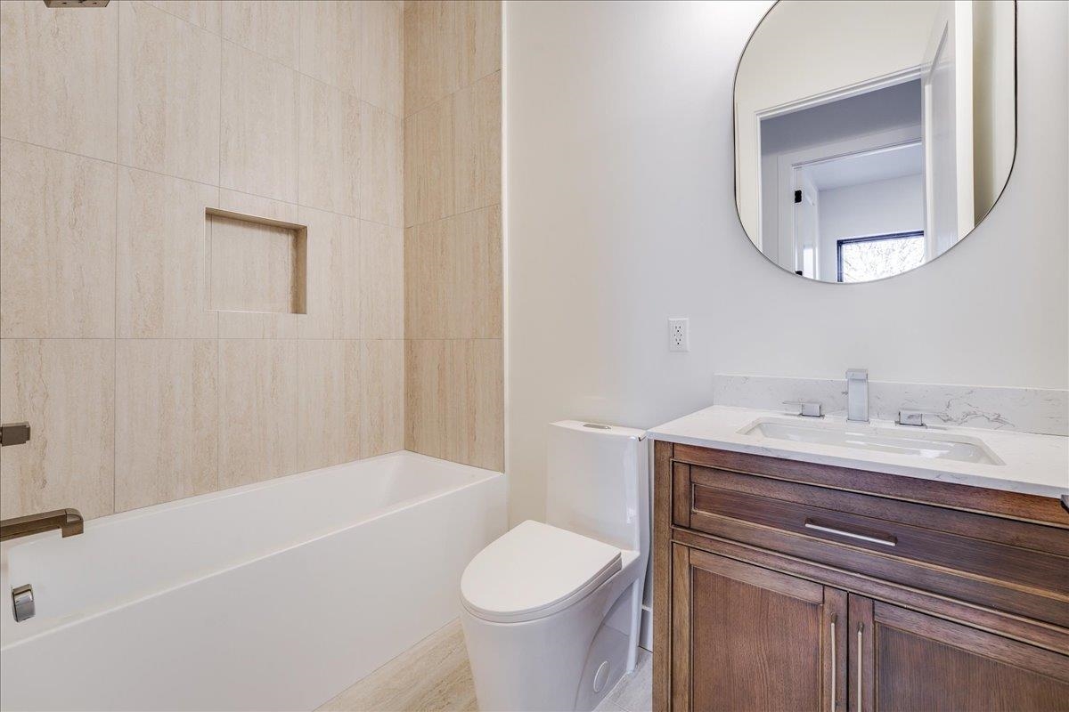 228 NUNDA AVE Unit: 1